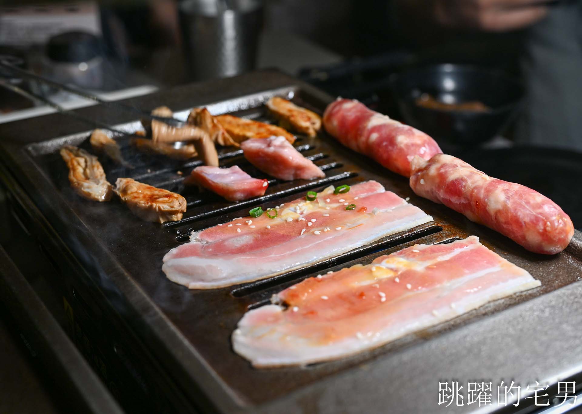 [花蓮燒肉吃到飽]石屋燒肉:  在地人激推的花蓮吃到飽強者，不只和牛哈根達斯吃到飽、雙爐火烤，暖心服務完全戳中心坎裡