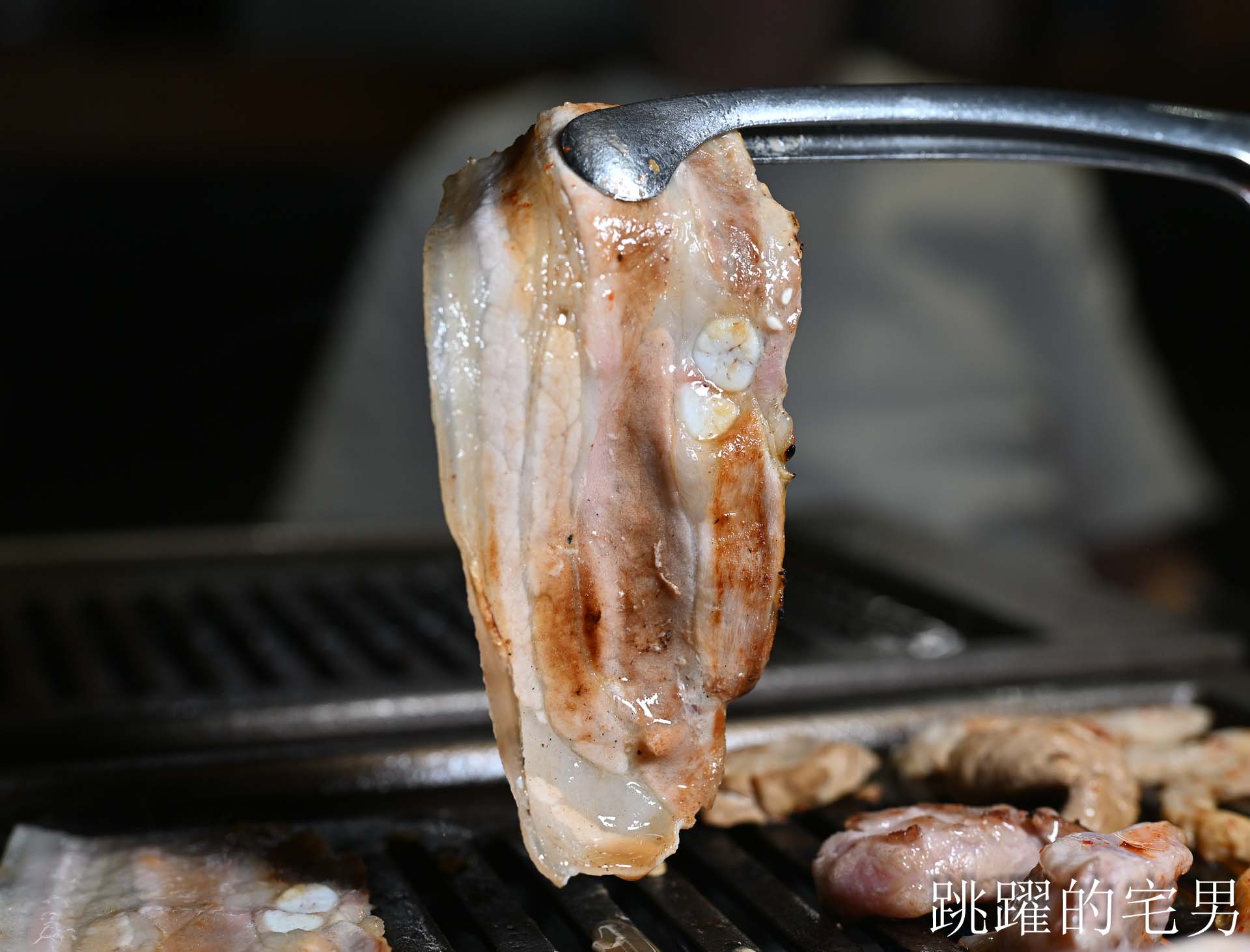 [花蓮燒肉吃到飽]石屋燒肉:  在地人激推的花蓮吃到飽強者，不只和牛哈根達斯吃到飽、雙爐火烤，暖心服務完全戳中心坎裡