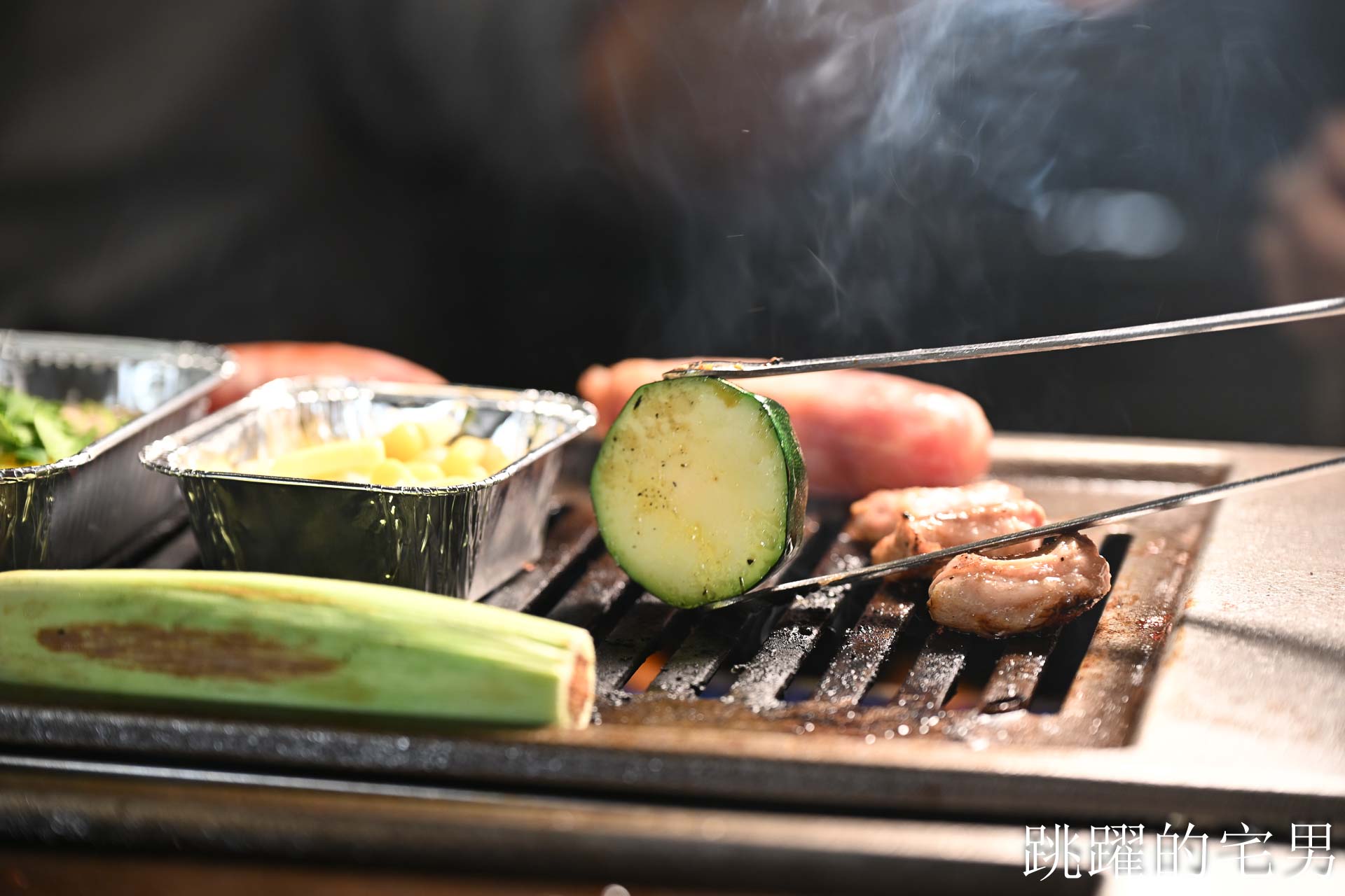 [花蓮燒肉吃到飽]石屋燒肉:  在地人激推的花蓮吃到飽強者，不只和牛哈根達斯吃到飽、雙爐火烤，暖心服務完全戳中心坎裡