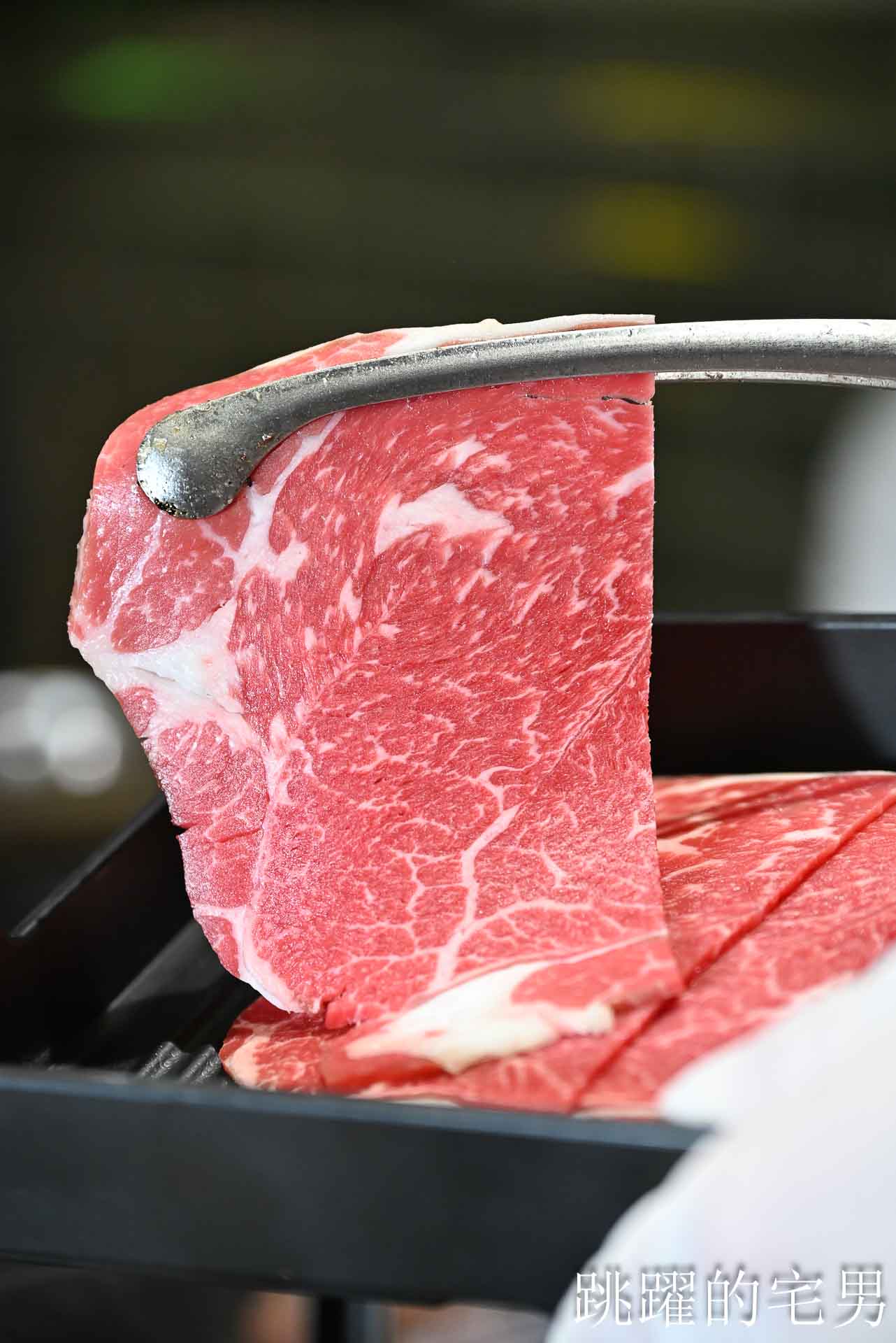 [花蓮燒肉吃到飽]石屋燒肉:  在地人激推的花蓮吃到飽強者，不只和牛哈根達斯吃到飽、雙爐火烤，暖心服務完全戳中心坎裡