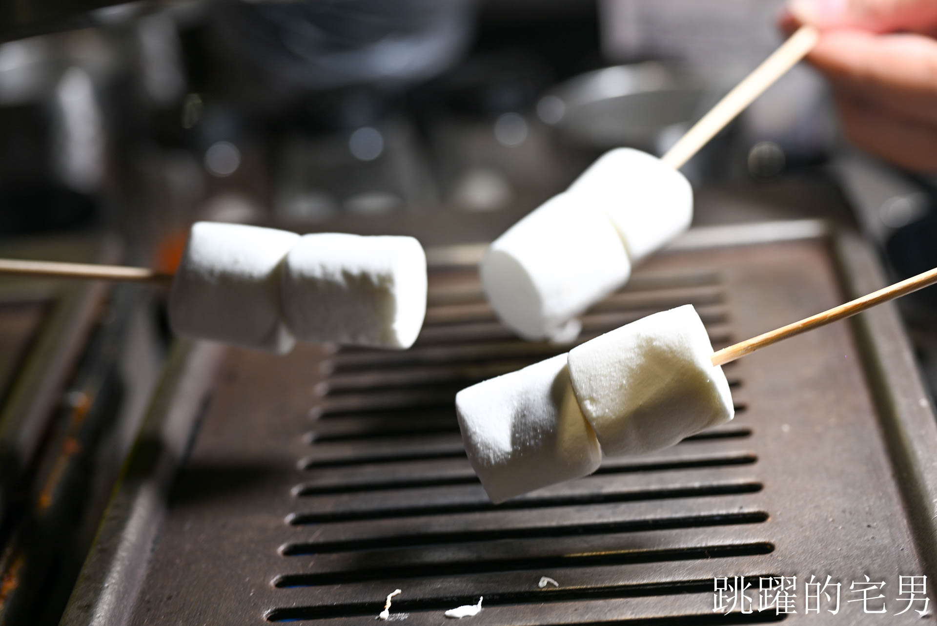 [花蓮燒肉吃到飽]石屋燒肉:  在地人激推的花蓮吃到飽強者，不只和牛哈根達斯吃到飽、雙爐火烤，暖心服務完全戳中心坎裡
