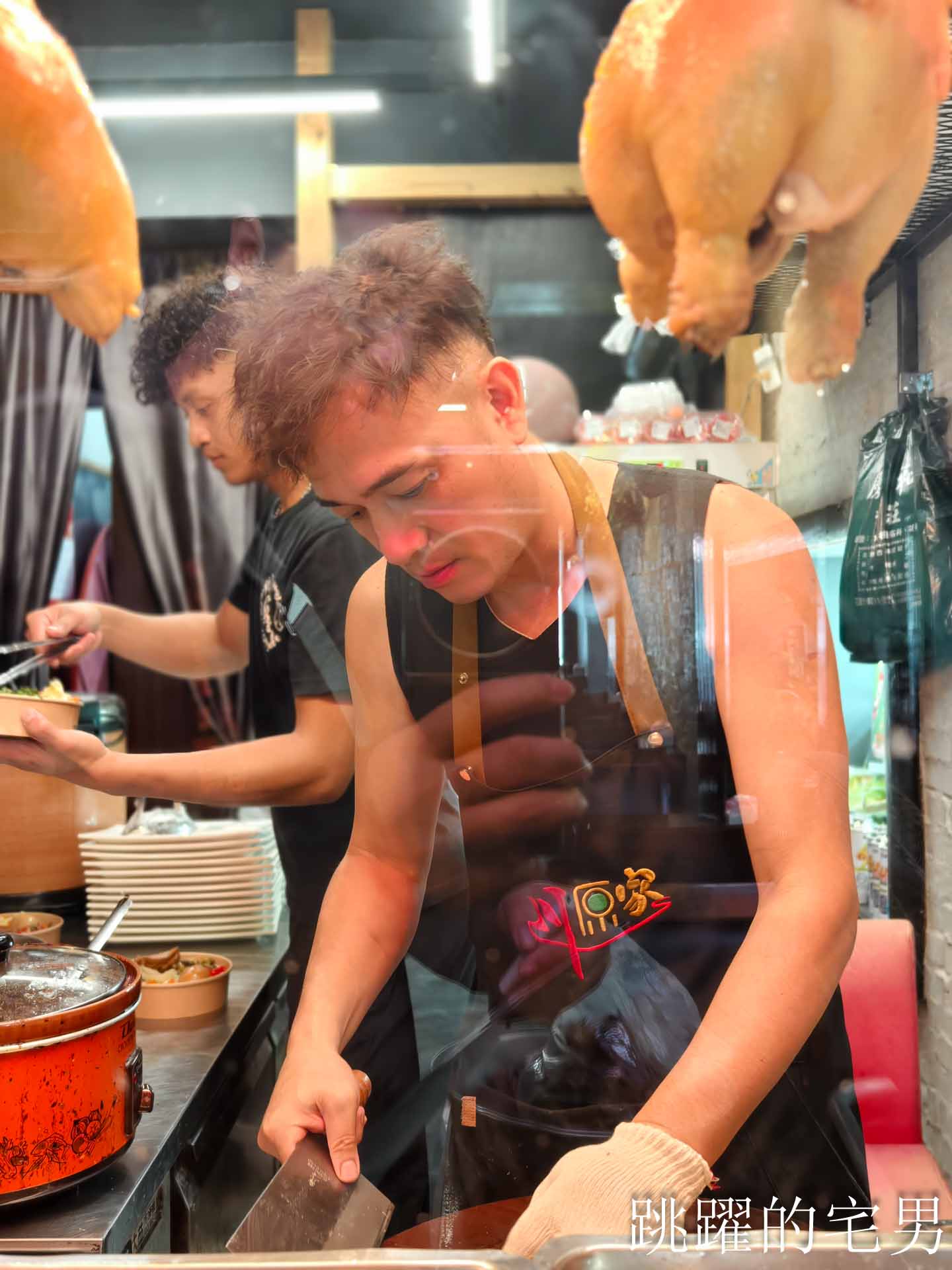 [花蓮美食]川原家眷村小吃-超巨豬腳飯有吃過嗎? 這也太爽了吧! 古早味滷排飯醬香濃郁，中午便當、晚上熱炒合菜