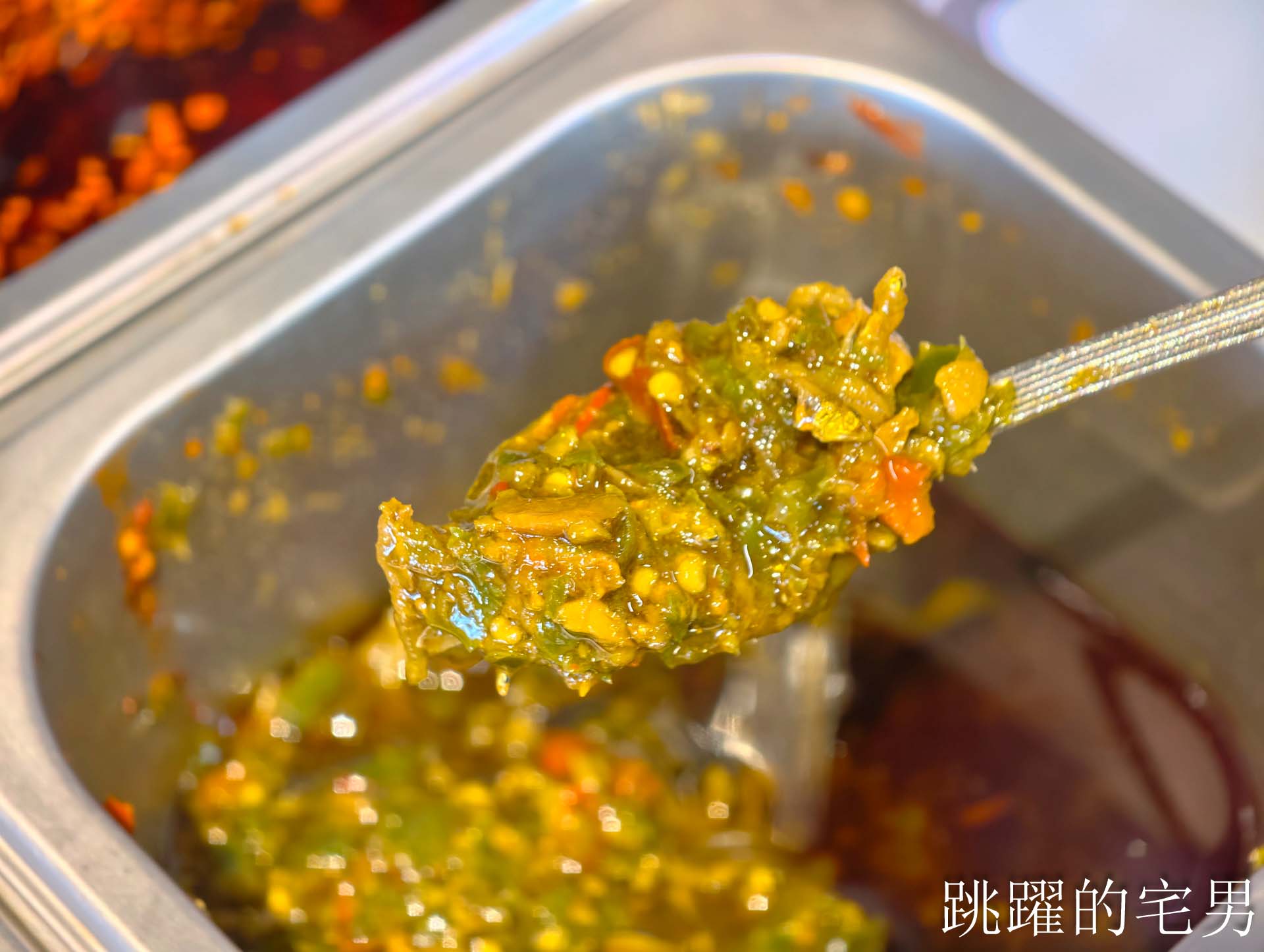 [花蓮美食]川原家眷村小吃-超巨豬腳飯有吃過嗎? 這也太爽了吧! 古早味滷排飯醬香濃郁，中午便當、晚上熱炒合菜