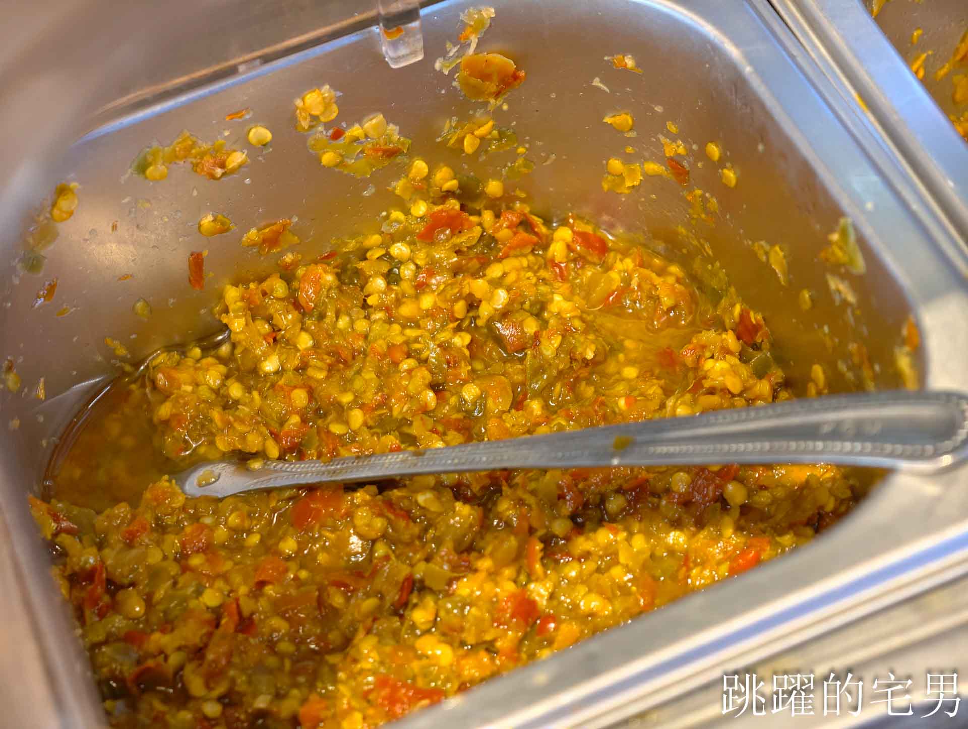 [花蓮美食]川原家眷村小吃-超巨豬腳飯有吃過嗎? 這也太爽了吧! 古早味滷排飯醬香濃郁，中午便當、晚上熱炒合菜