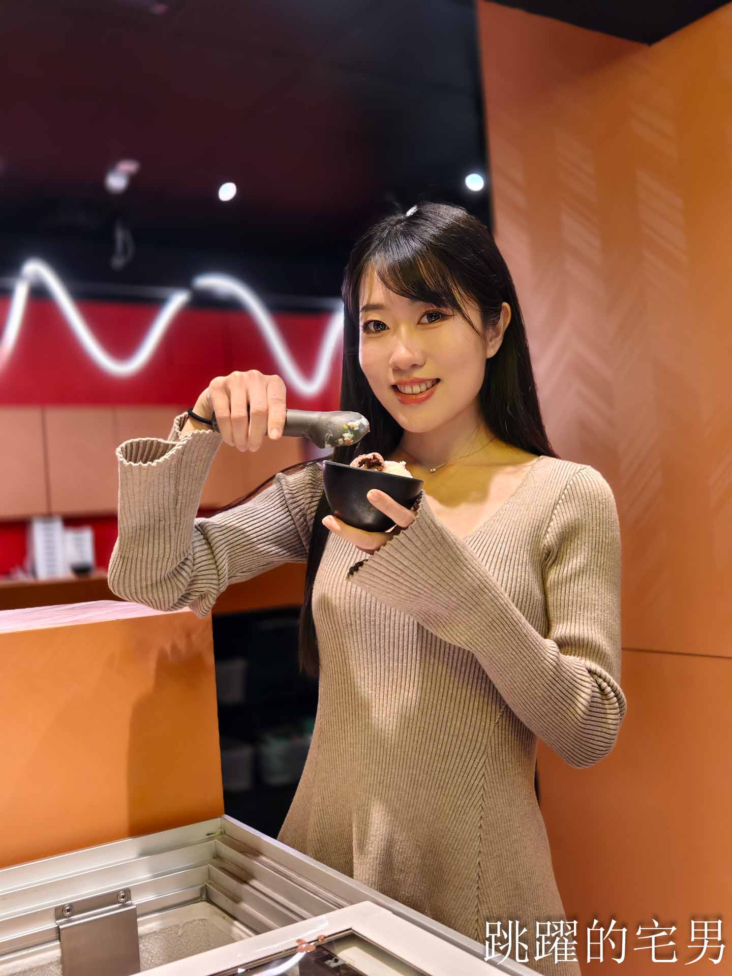 [花蓮燒肉吃到飽]石屋燒肉:  在地人激推的花蓮吃到飽強者，不只和牛哈根達斯吃到飽、雙爐火烤，暖心服務完全戳中心坎裡