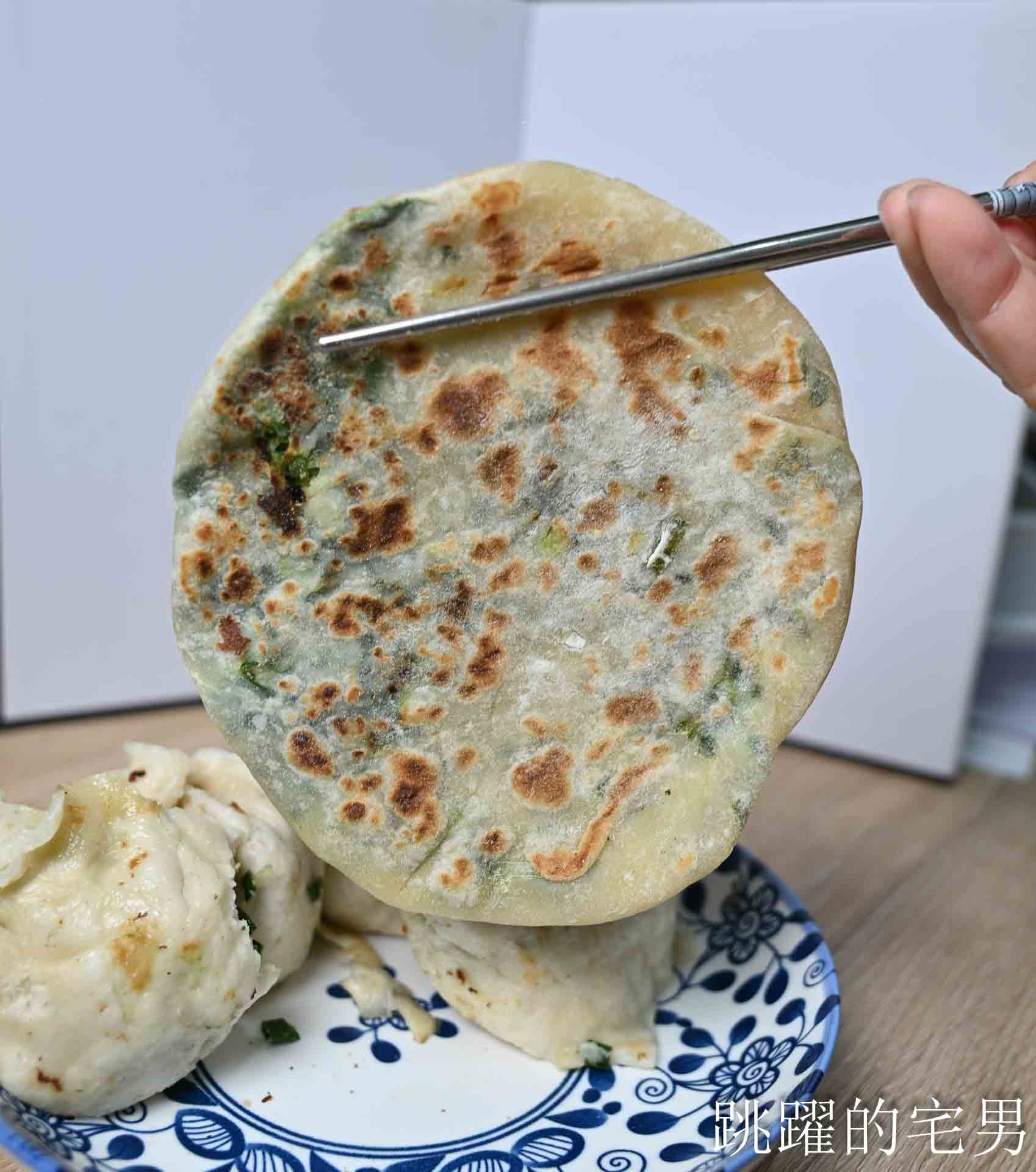 [花蓮美食]一元飯店-再訪超過70年花蓮早餐，超愛乾烙韭菜盒、蔥餅，花蓮水煎包推薦