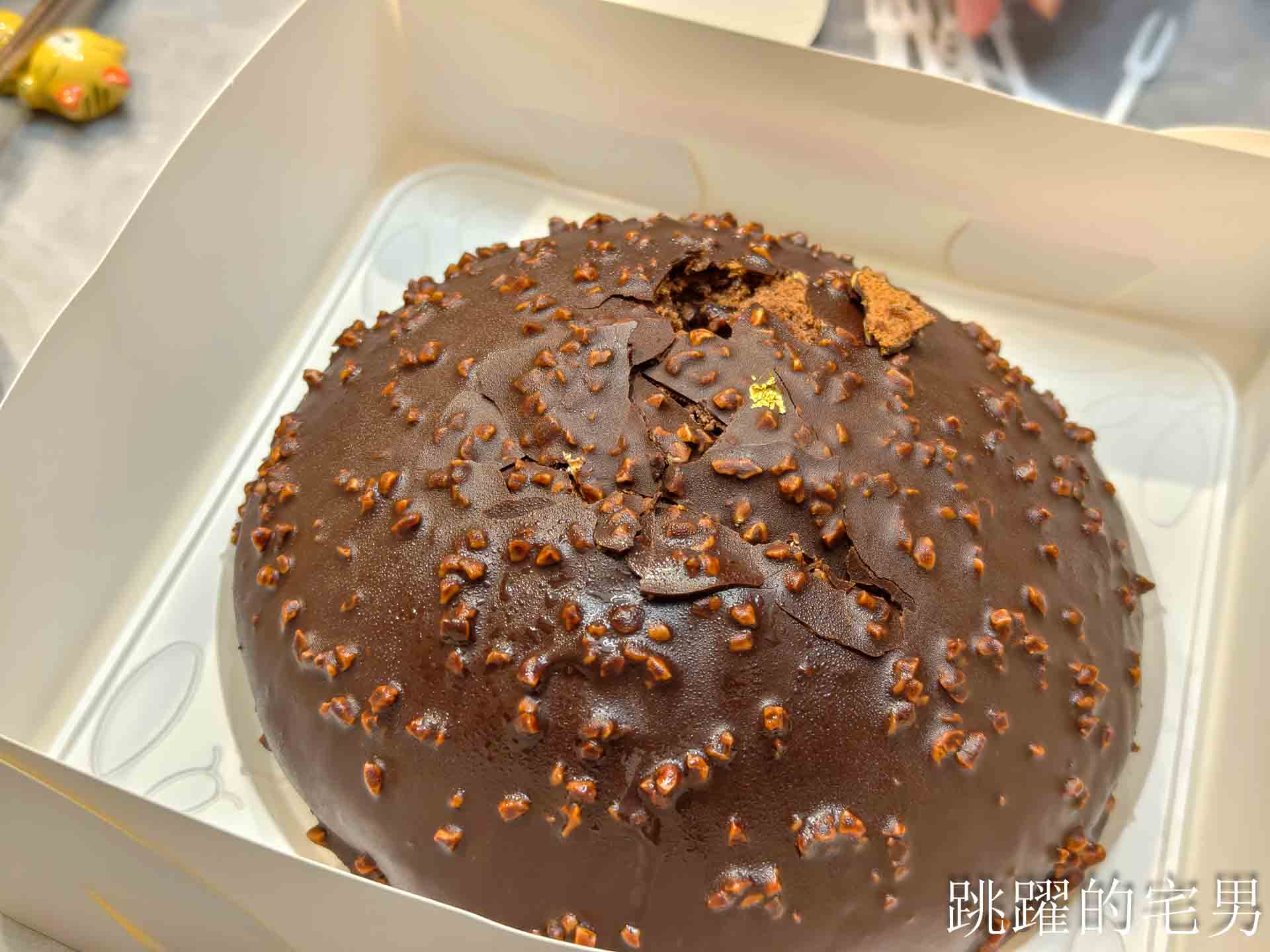 [花蓮甜點]弘宇蛋糕-花蓮蛋糕好吃又實惠，推薦脆皮榛果巧克力蛋糕，肉鬆芋頭蛋糕，鹹甜滋味你愛嗎? 花蓮甜點伴手禮