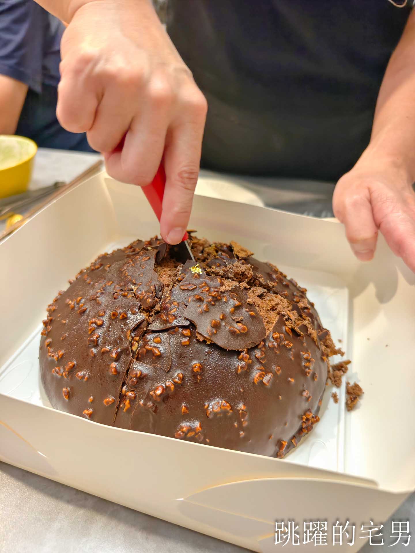 [花蓮甜點]弘宇蛋糕-花蓮蛋糕好吃又實惠，推薦脆皮榛果巧克力蛋糕，肉鬆芋頭蛋糕，鹹甜滋味你愛嗎? 花蓮甜點伴手禮