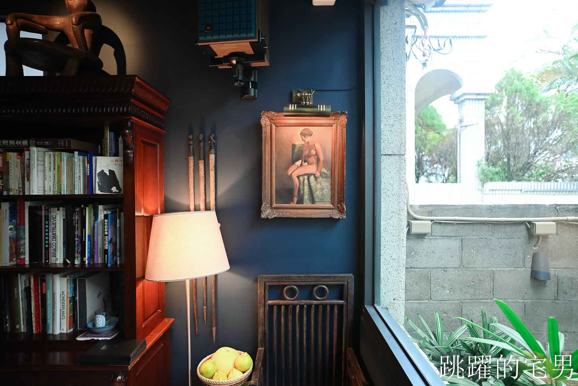 [花蓮酒吧推薦]島東譯電所2.0 : 必去的台灣古物咖啡廳，是用老靈魂在說故事，藏在古物堆裡的微醺時光，從早到晚都能入戲的花蓮老宅咖啡廳