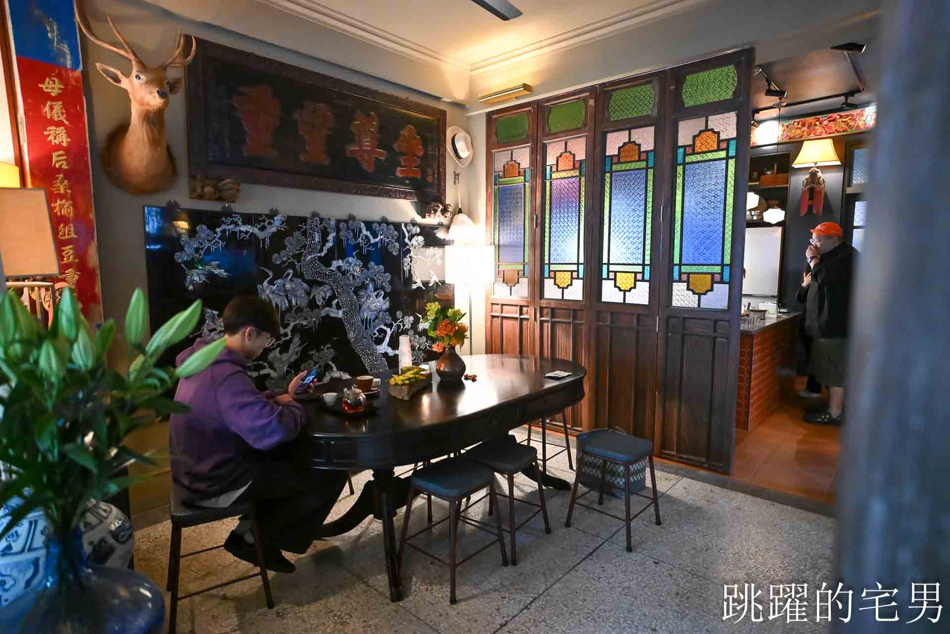 [花蓮酒吧推薦]島東譯電所2.0 : 必去的台灣古物咖啡廳，是用老靈魂在說故事，藏在古物堆裡的微醺時光，從早到晚都能入戲的花蓮老宅咖啡廳