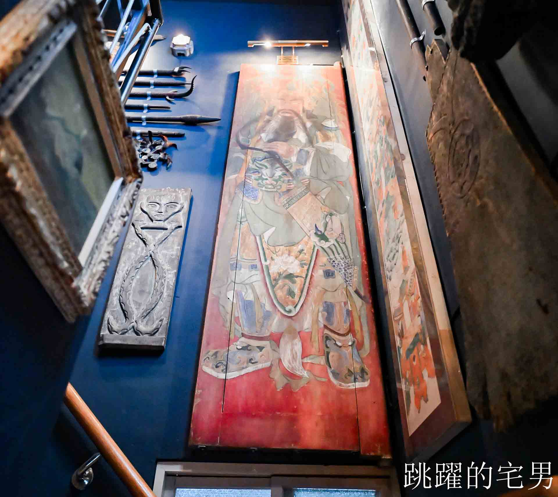 [花蓮酒吧推薦]島東譯電所2.0 : 必去的台灣古物咖啡廳，是用老靈魂在說故事，藏在古物堆裡的微醺時光，從早到晚都能入戲的花蓮老宅咖啡廳