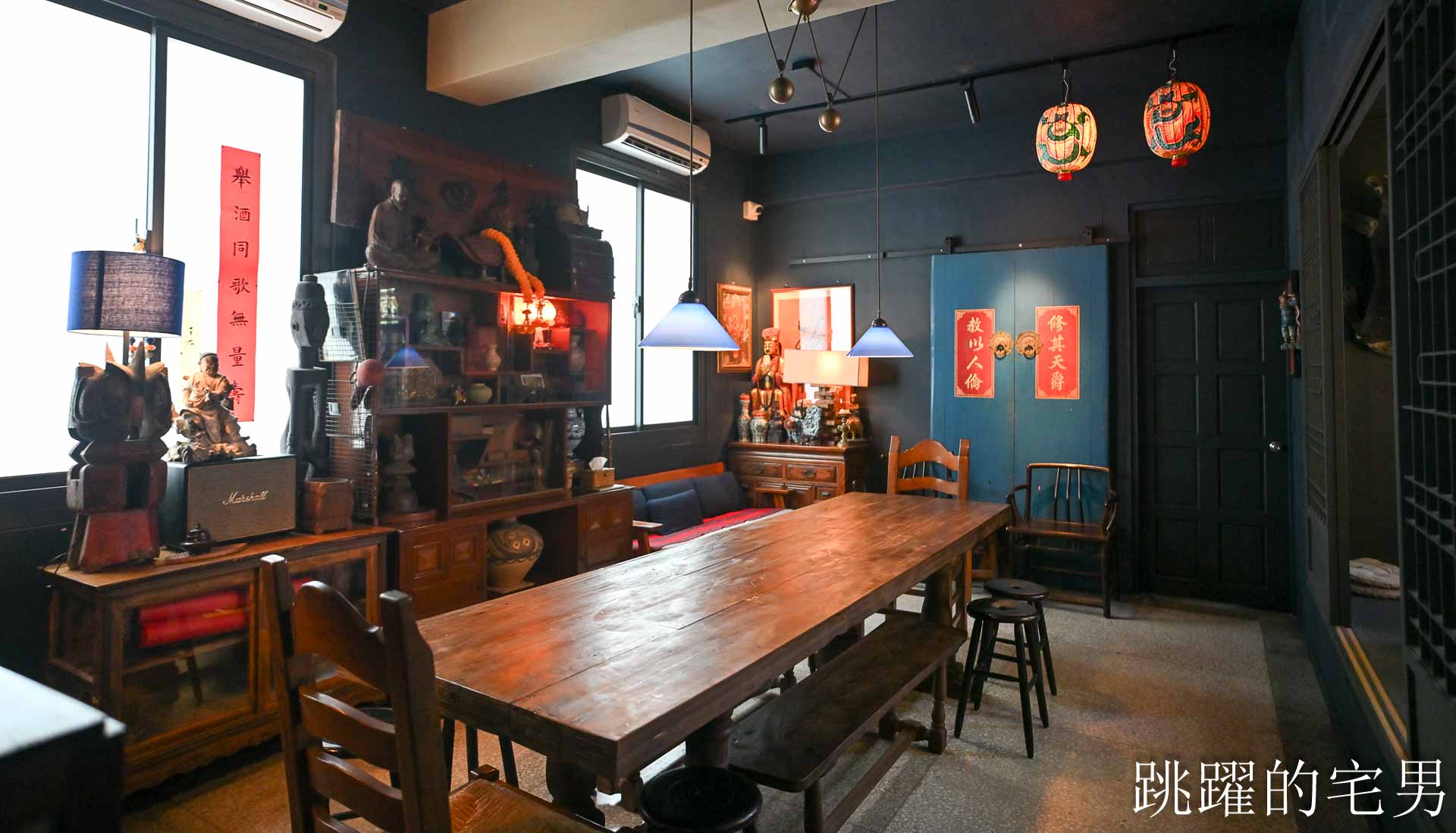 [花蓮酒吧推薦]島東譯電所2.0 : 必去的台灣古物咖啡廳，是用老靈魂在說故事，藏在古物堆裡的微醺時光，從早到晚都能入戲的花蓮老宅咖啡廳