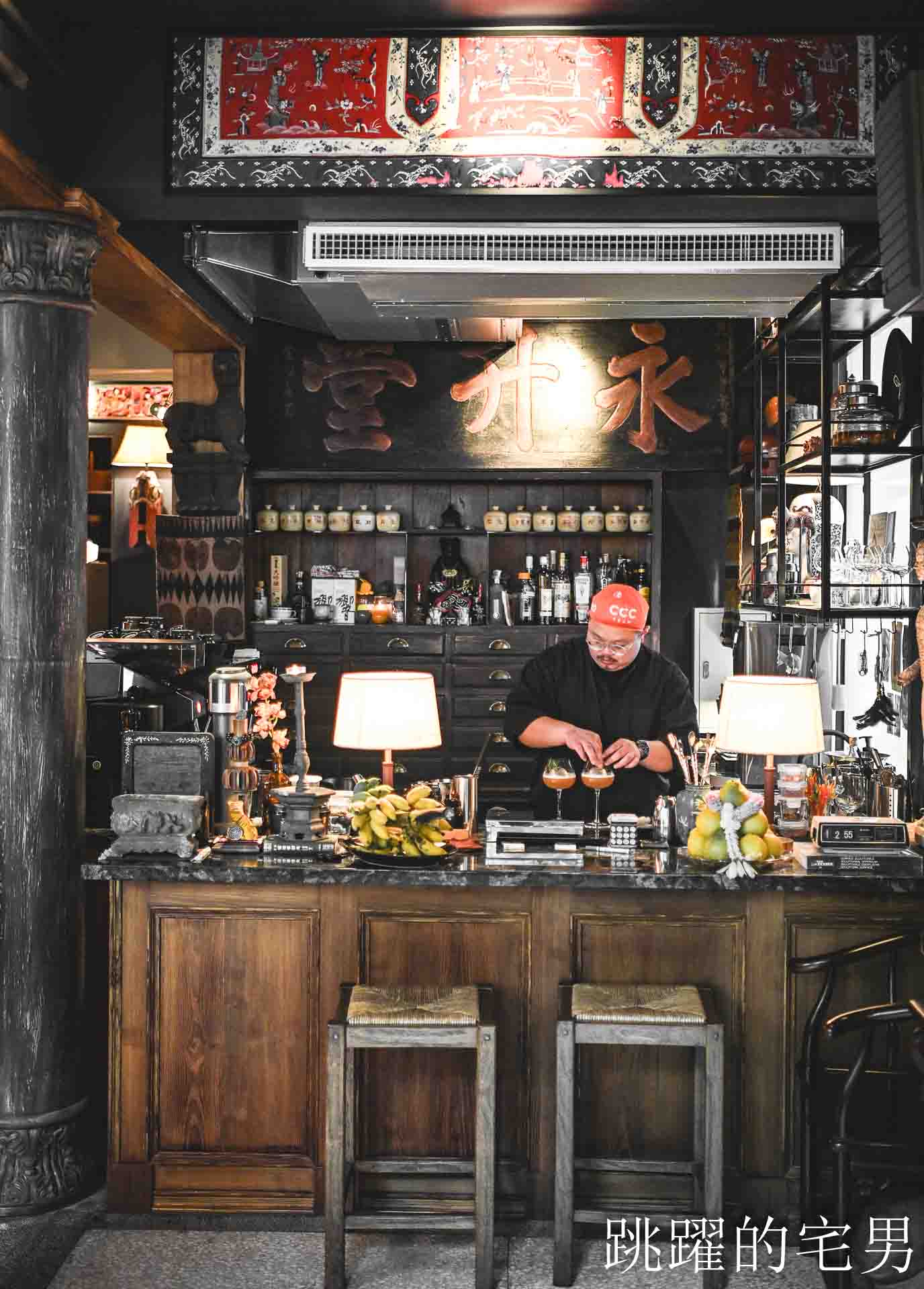 [花蓮酒吧推薦]島東譯電所2.0 : 用老靈魂說故事，藏在古物堆裡的微醺時光，從早到晚的花蓮咖啡廳，必去台灣古物咖啡廳