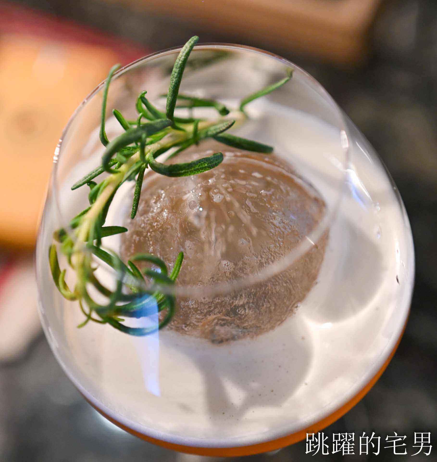 [花蓮酒吧推薦]島東譯電所2.0 : 必去的台灣古物咖啡廳，是用老靈魂在說故事，藏在古物堆裡的微醺時光，從早到晚都能入戲的花蓮老宅咖啡廳