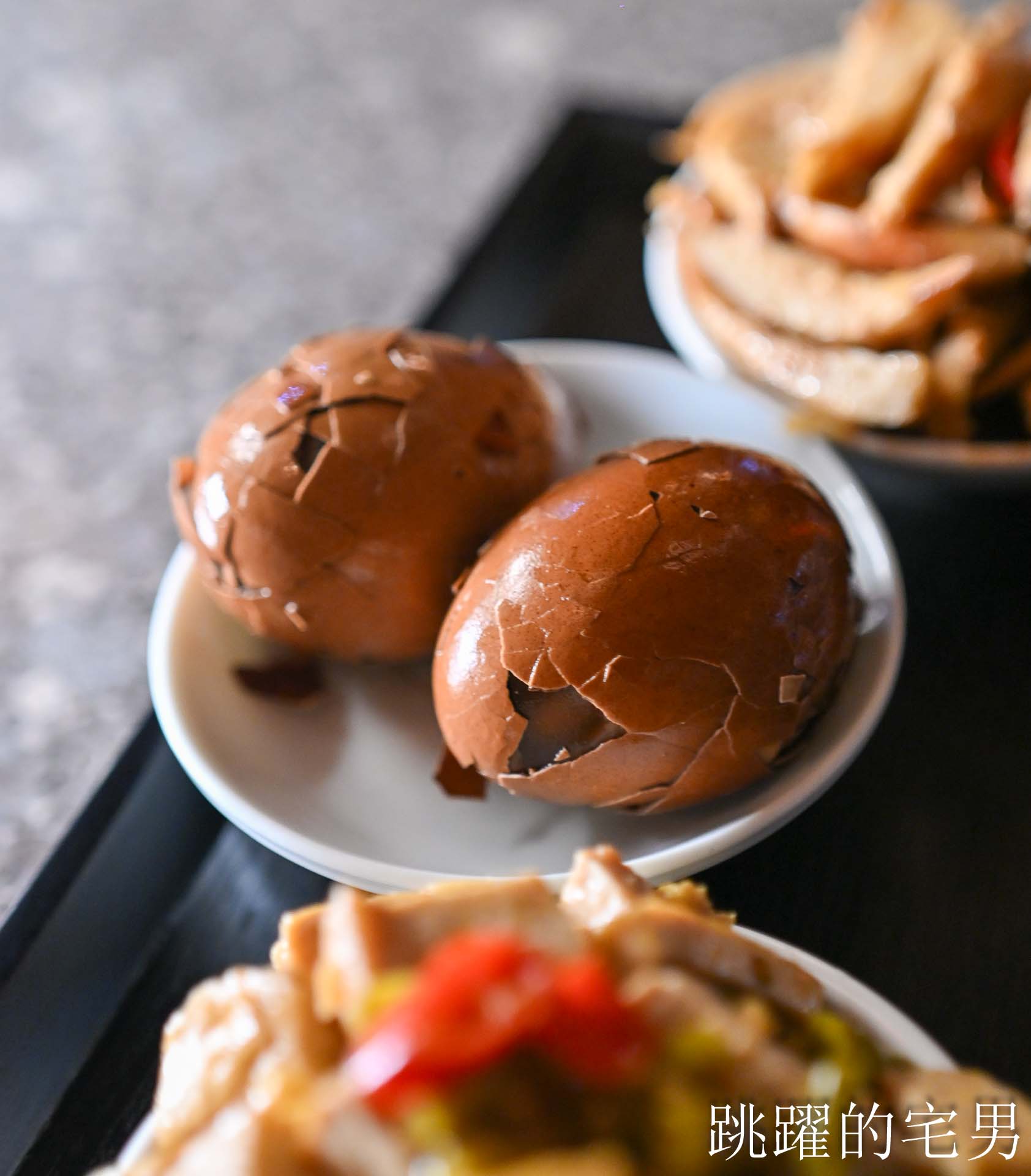 [花蓮酒吧推薦]島東譯電所2.0 : 必去的台灣古物咖啡廳，是用老靈魂在說故事，藏在古物堆裡的微醺時光，從早到晚都能入戲的花蓮老宅咖啡廳