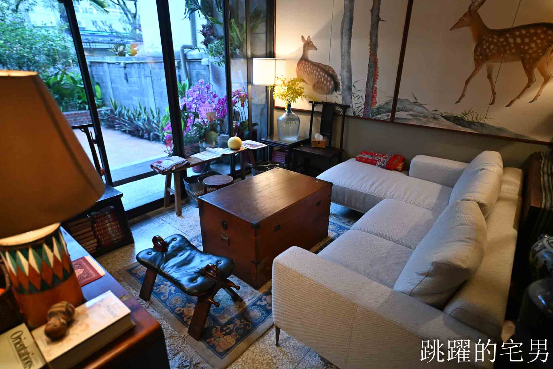 [花蓮酒吧推薦]島東譯電所2.0 : 必去的台灣古物咖啡廳，是用老靈魂在說故事，藏在古物堆裡的微醺時光，從早到晚都能入戲的花蓮老宅咖啡廳