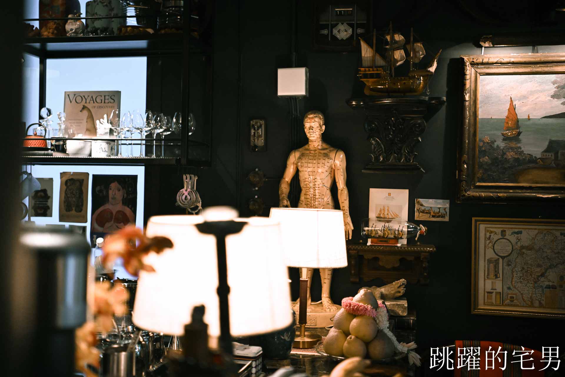 [花蓮酒吧推薦]島東譯電所2.0 : 必去的台灣古物咖啡廳，是用老靈魂在說故事，藏在古物堆裡的微醺時光，從早到晚都能入戲的花蓮老宅咖啡廳