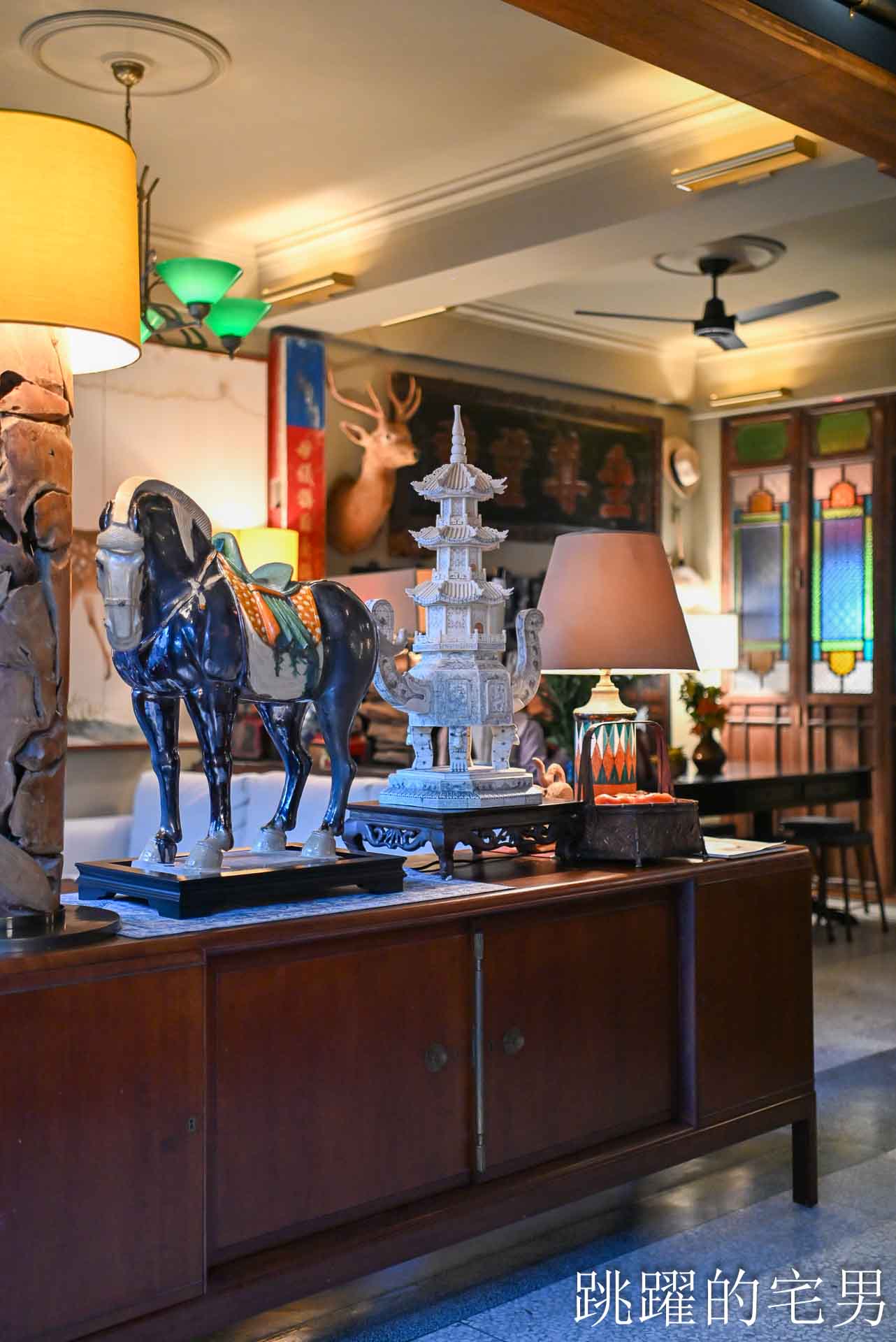 [花蓮酒吧推薦]島東譯電所2.0 : 必去的台灣古物咖啡廳，是用老靈魂在說故事，藏在古物堆裡的微醺時光，從早到晚都能入戲的花蓮老宅咖啡廳