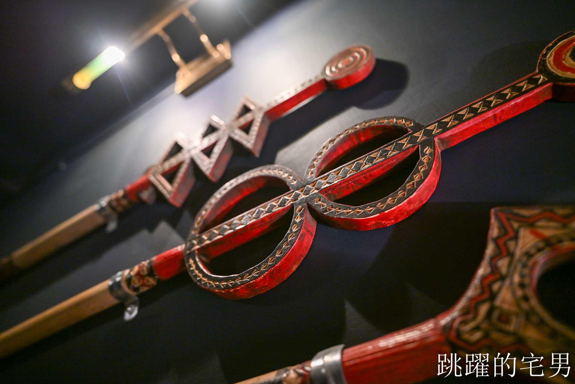 [花蓮酒吧推薦]島東譯電所2.0 : 必去的台灣古物咖啡廳，是用老靈魂在說故事，藏在古物堆裡的微醺時光，從早到晚都能入戲的花蓮老宅咖啡廳