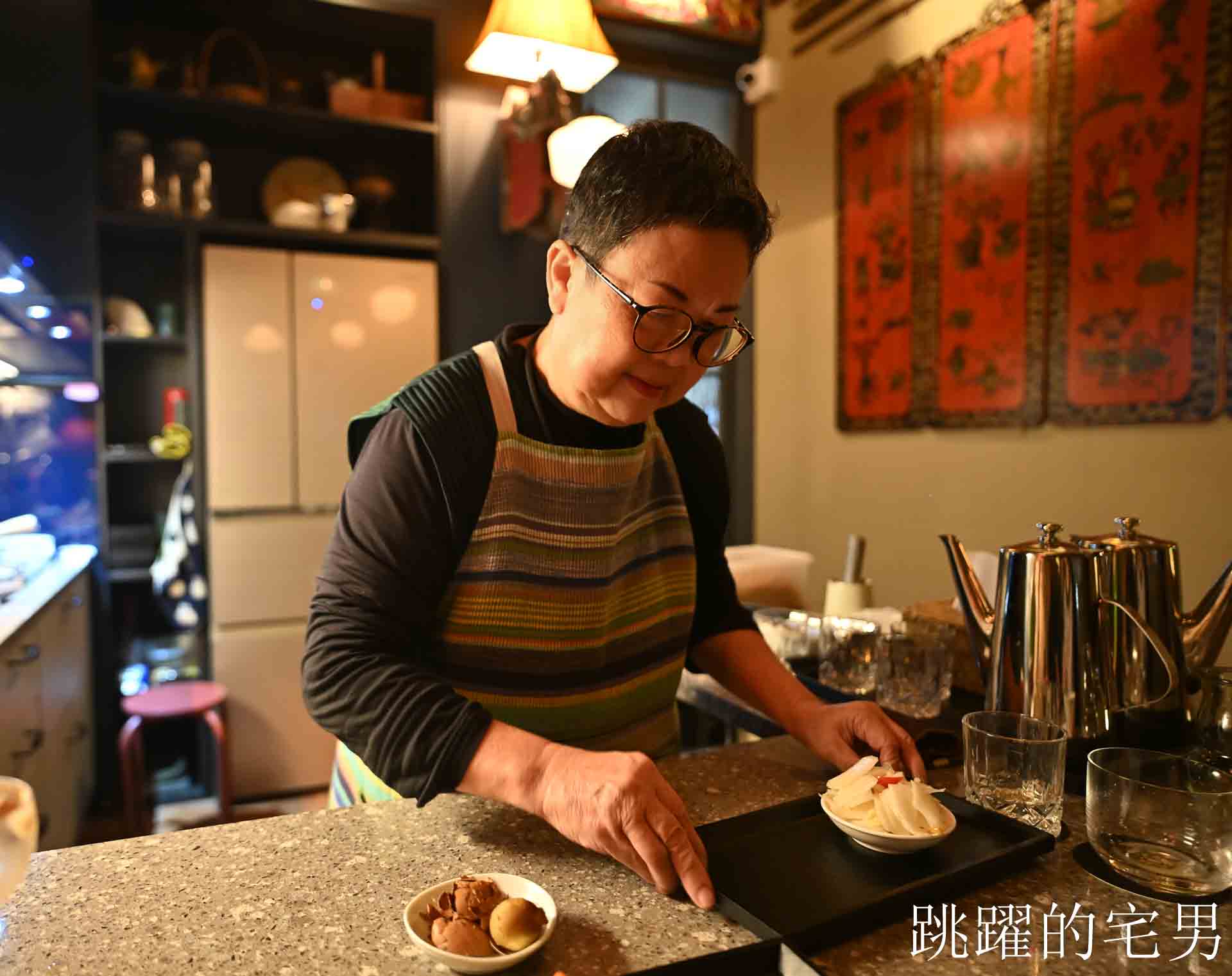 [花蓮酒吧推薦]島東譯電所2.0 : 必去的台灣古物咖啡廳，是用老靈魂在說故事，藏在古物堆裡的微醺時光，從早到晚都能入戲的花蓮老宅咖啡廳