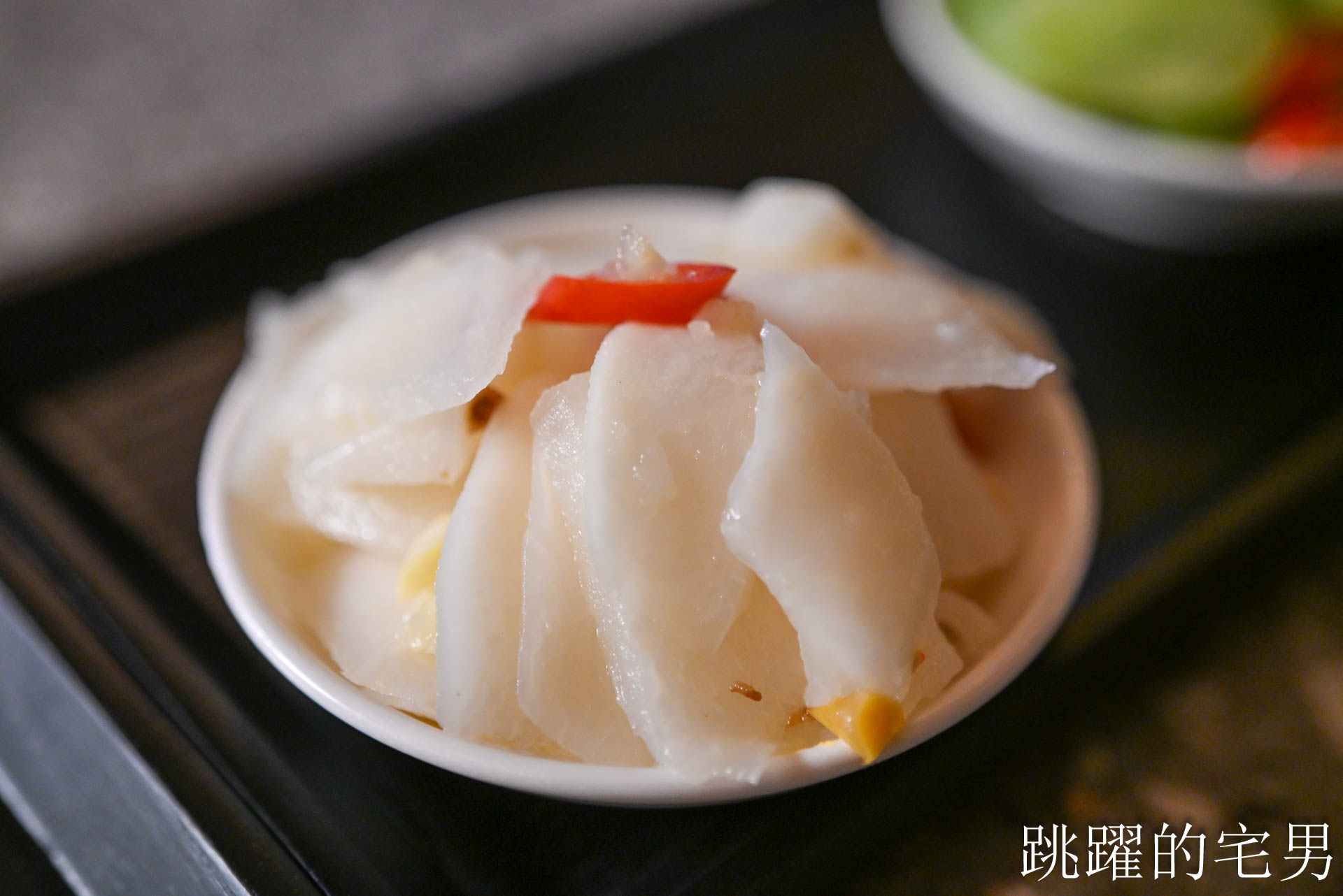 [花蓮酒吧推薦]島東譯電所2.0 : 必去的台灣古物咖啡廳，是用老靈魂在說故事，藏在古物堆裡的微醺時光，從早到晚都能入戲的花蓮老宅咖啡廳