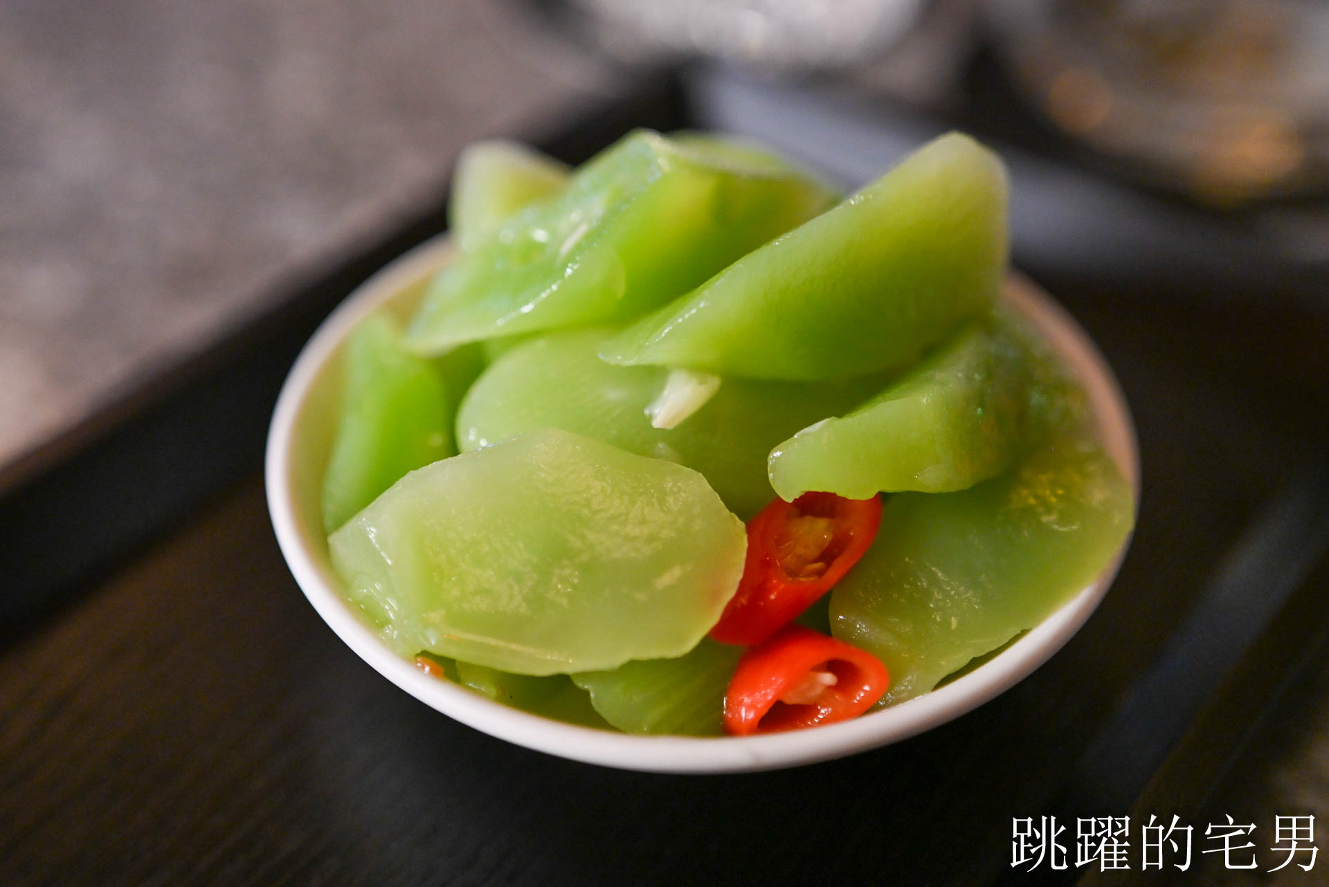 [花蓮酒吧推薦]島東譯電所2.0 : 必去的台灣古物咖啡廳，是用老靈魂在說故事，藏在古物堆裡的微醺時光，從早到晚都能入戲的花蓮老宅咖啡廳