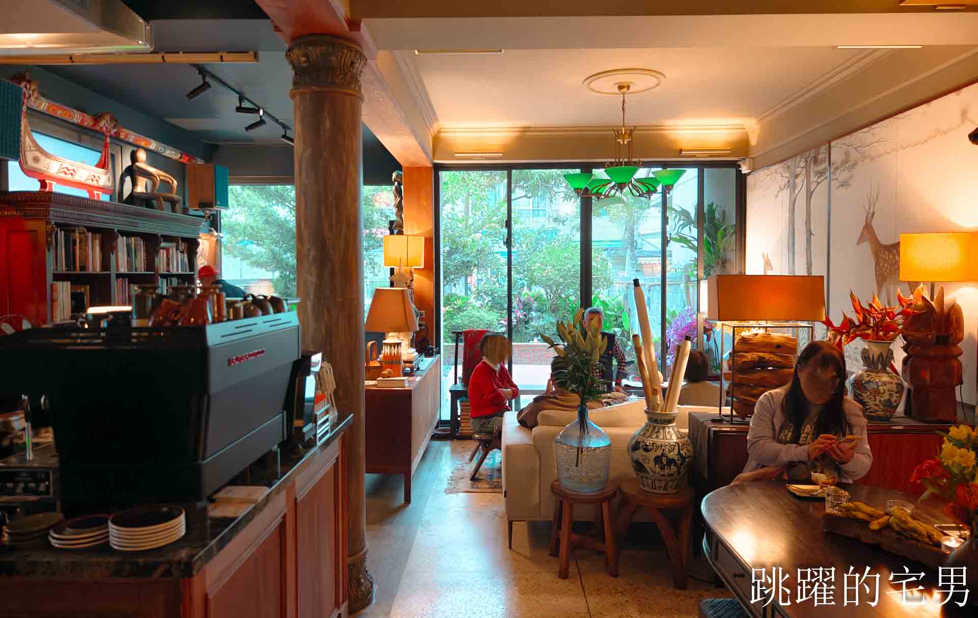 [花蓮酒吧推薦]島東譯電所2.0 : 必去的台灣古物咖啡廳，是用老靈魂在說故事，藏在古物堆裡的微醺時光，從早到晚都能入戲的花蓮老宅咖啡廳