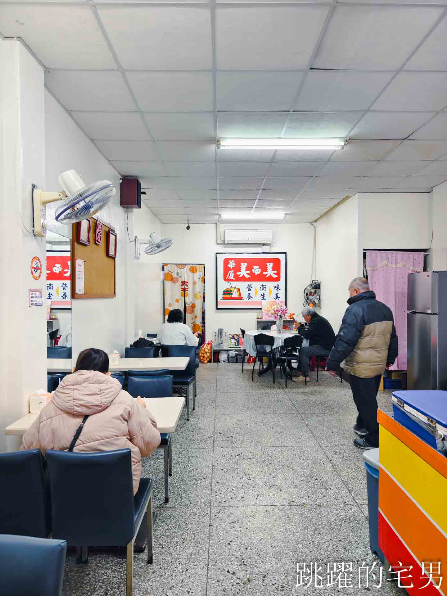 [花蓮早餐]華廈美而美德安店-現點現炒大份量炒麵，還有加厚肉排太犯規啦! 米粉羹、抓餅、法式吐司必須吃起來