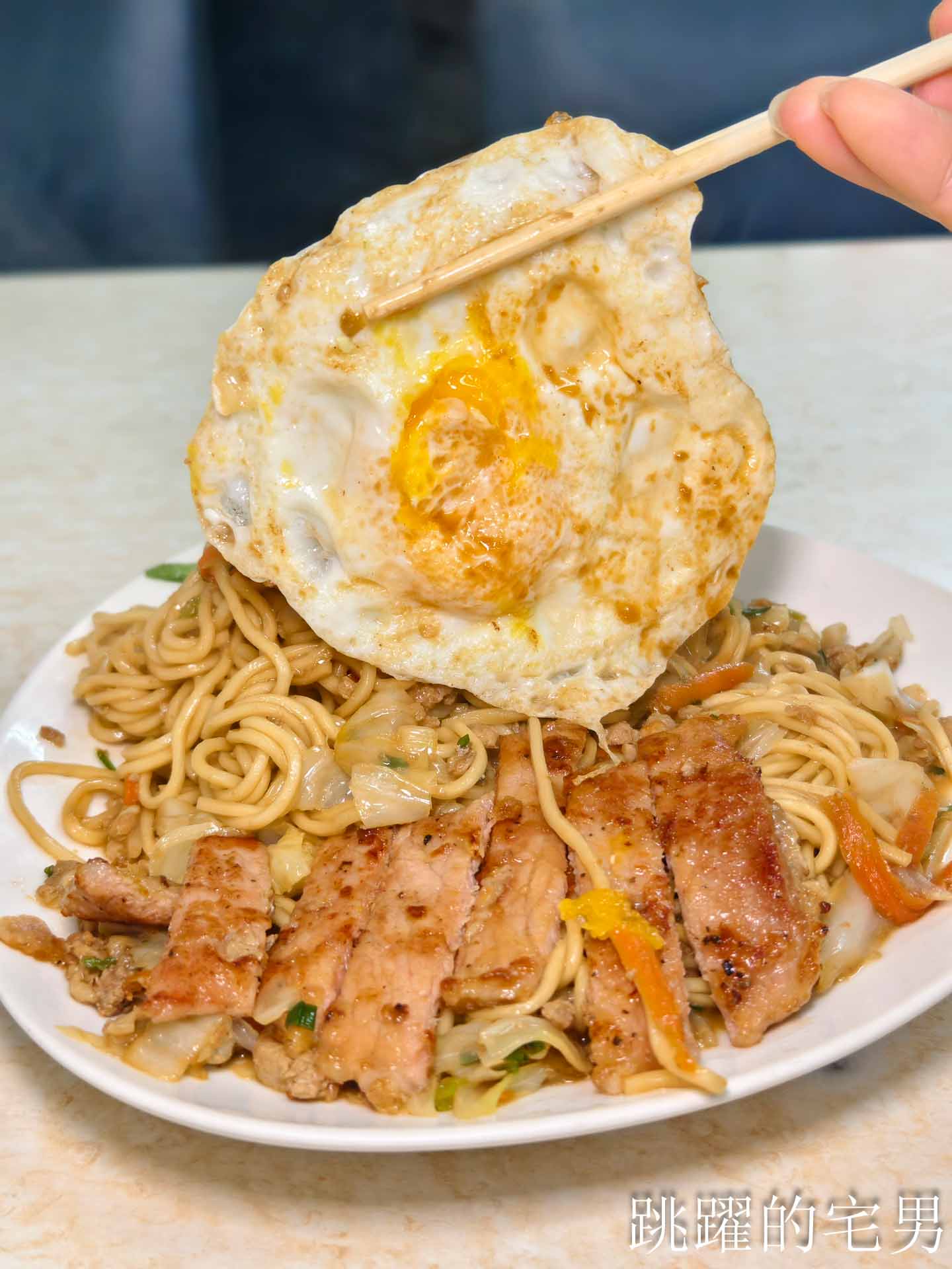 [花蓮早餐]華廈美而美德安店-現點現炒大份量炒麵，還有加厚肉排太犯規啦! 米粉羹、抓餅、法式吐司必須吃起來