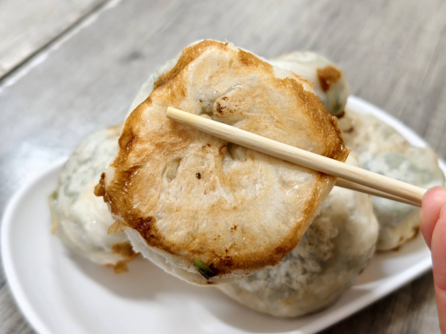 網站近期文章：[花蓮早餐]中華水煎包-這家花蓮水煎包韭菜滋味十足深得我心，鍋貼、高麗菜蛋餅、蘿蔔糕、蔥抓餅、連大腸麵線都有