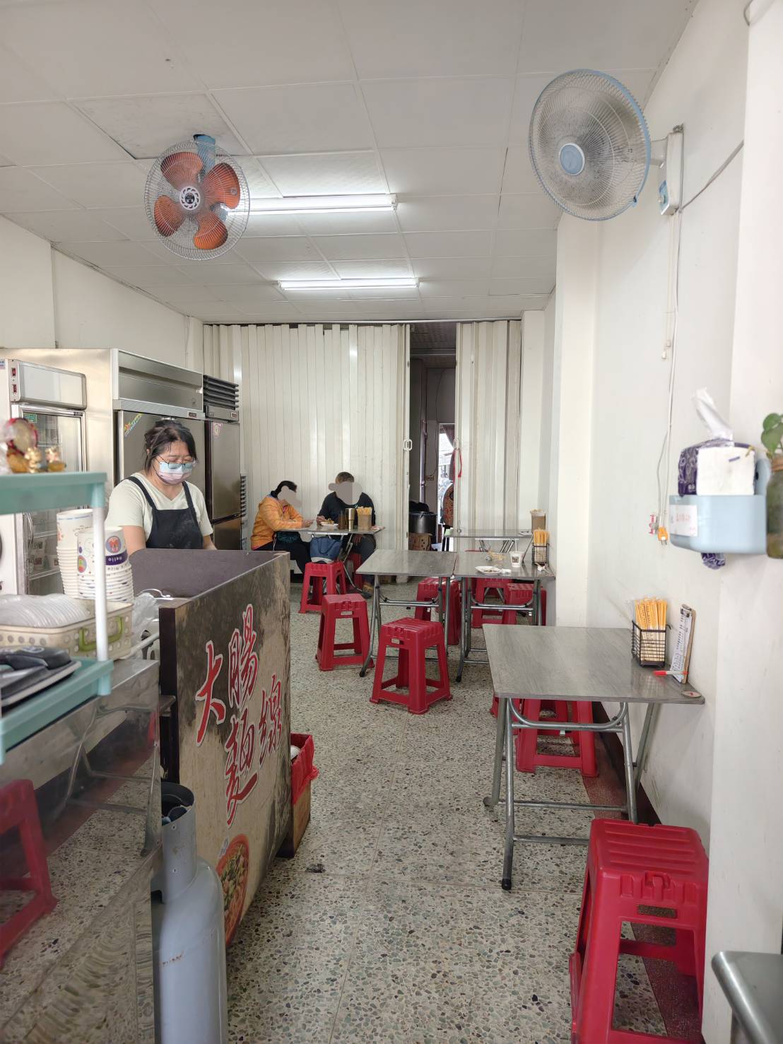 [花蓮早餐]中華水煎包-這家花蓮水煎包韭菜滋味十足深得我心，鍋貼、高麗菜蛋餅、蘿蔔糕、蔥抓餅、連大腸麵線都有