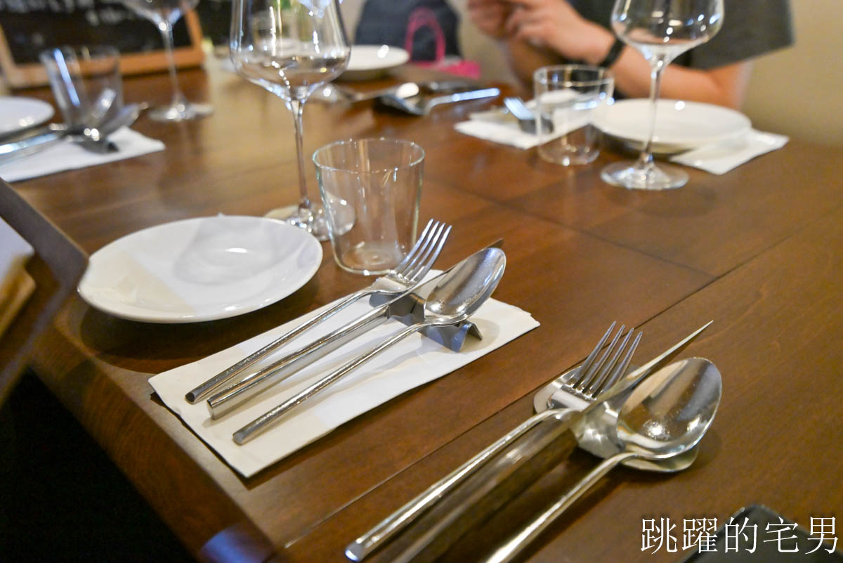 [市政府站美食推薦]Bouillon布雍家-超難訂信義區餐酒館，6人低消$15000，令人驚豔的鹿肉與極濃蝦油蝦子，毀譽參半的羊肉