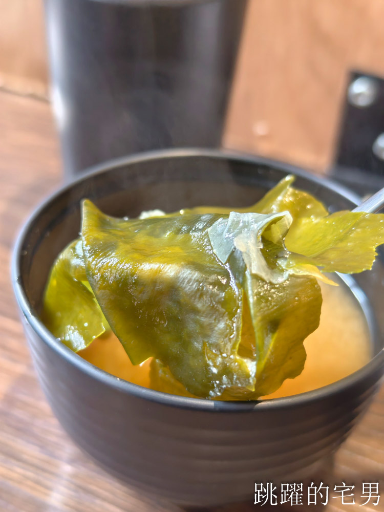 [公館美食]大盛豬排專門店-中正區超狂豬排推薦! 份量大到嚇人，外酥內嫩無腥味，排隊也甘願!