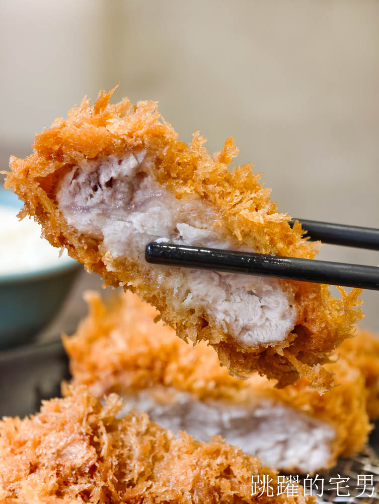 [公館美食]大盛豬排專門店-中正區超狂豬排推薦! 份量大到嚇人，外酥內嫩無腥味，排隊也甘願!