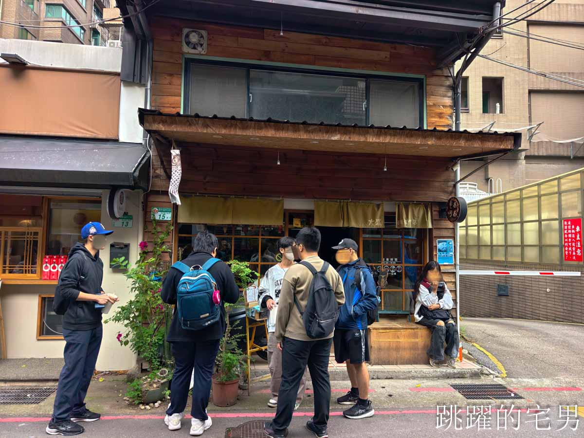 [公館美食]大盛豬排專門店-中正區超狂豬排推薦! 份量大到嚇人，外酥內嫩無腥味，排隊也甘願!