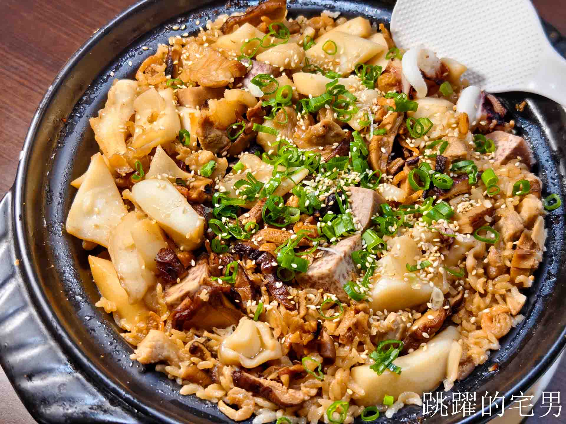 [花蓮美食]三訪外婆家餐館(預約制)- 花蓮無菜單料理高C/P值份量足，大陳炊飯很鮮美，海景西魯肉有夠爽，椒鹽炸豬腳超Q彈，佛心開瓶費旁邊有大停車場超方便，花蓮聚餐餐廳推薦