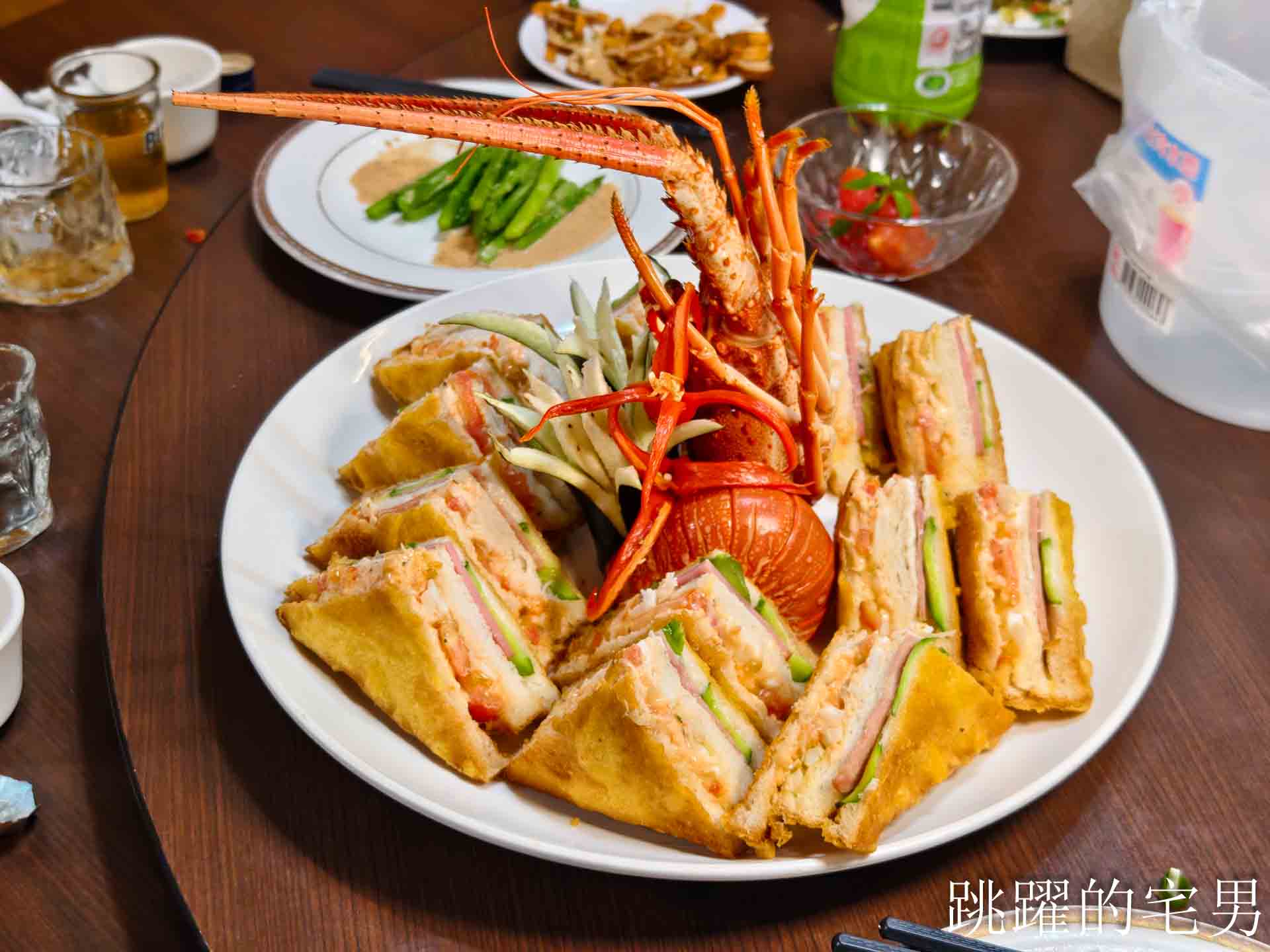 [花蓮美食]三訪外婆家餐館(預約制)- 花蓮無菜單料理高C/P值份量足，大陳炊飯很鮮美，海景西魯肉有夠爽，椒鹽炸豬腳超Q彈，佛心開瓶費旁邊有大停車場超方便，花蓮聚餐餐廳推薦