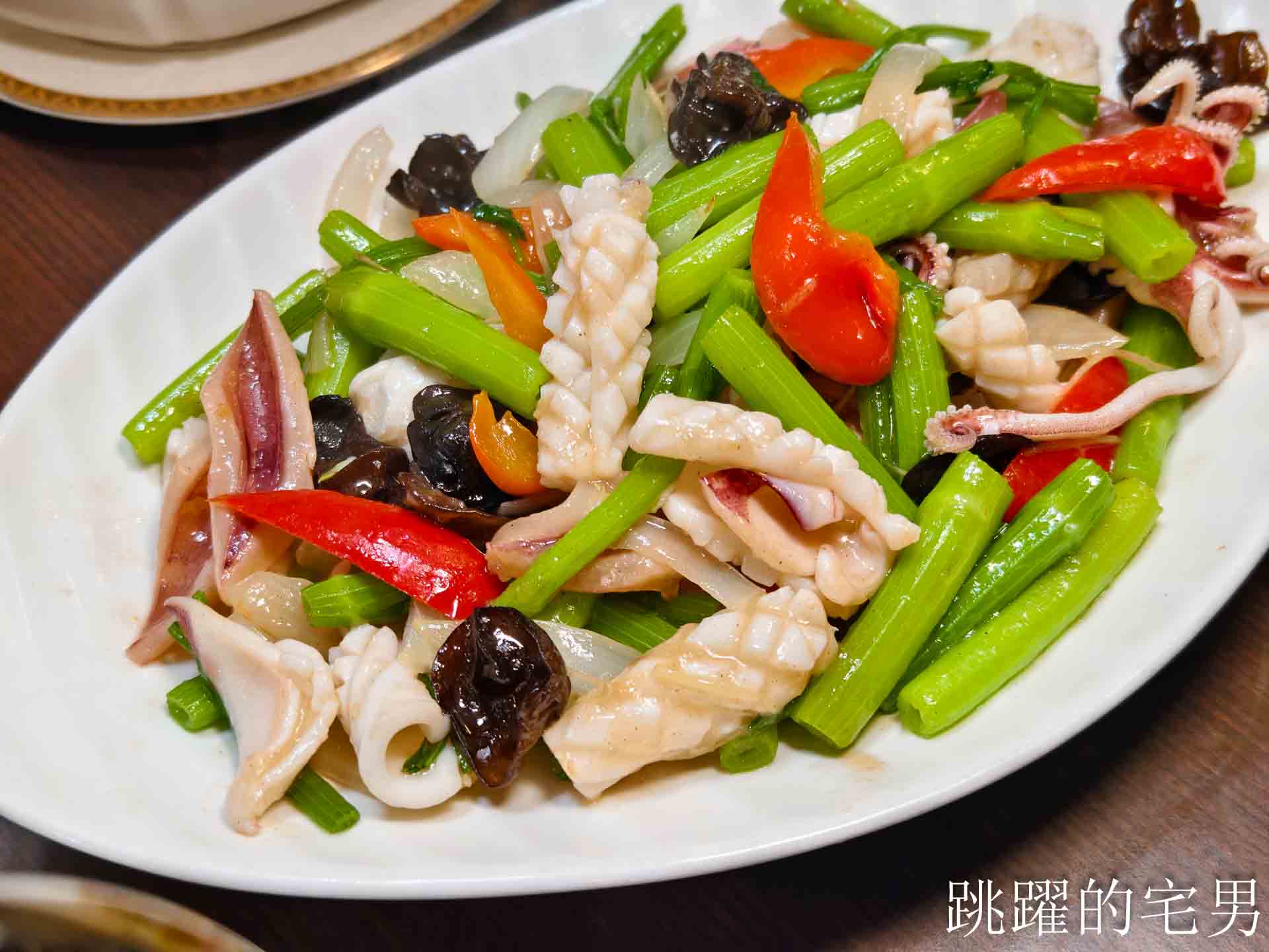 [花蓮美食]三訪外婆家餐館(預約制)- 花蓮無菜單料理高C/P值份量足，大陳炊飯很鮮美，海景西魯肉有夠爽，椒鹽炸豬腳超Q彈，佛心開瓶費旁邊有大停車場超方便，花蓮聚餐餐廳推薦