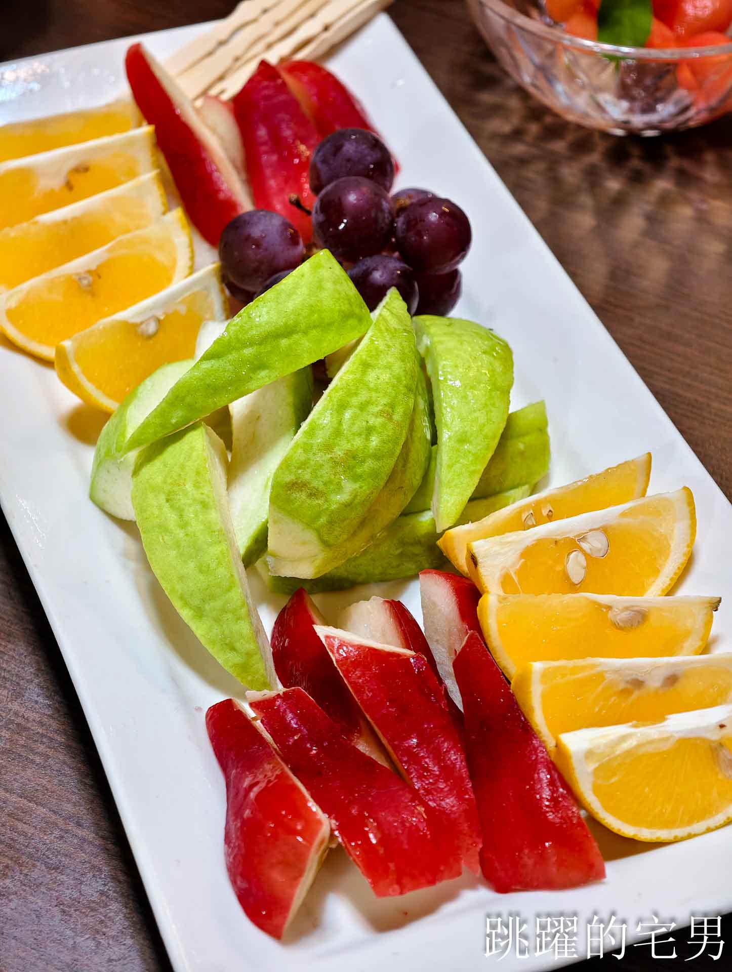 [花蓮美食]三訪外婆家餐館(預約制)- 花蓮無菜單料理高C/P值份量足，大陳炊飯很鮮美，海景西魯肉有夠爽，椒鹽炸豬腳超Q彈，佛心開瓶費旁邊有大停車場超方便，花蓮聚餐餐廳推薦