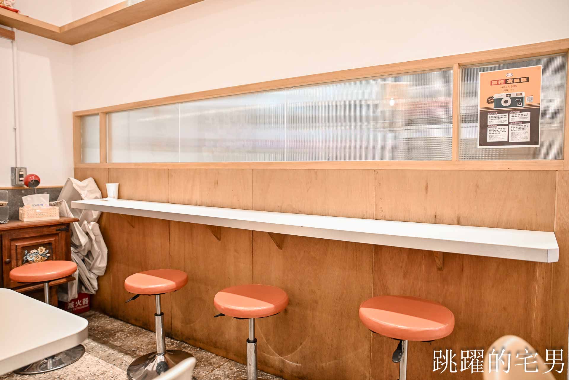 [西門町早餐推薦]富特士多早餐店-台北港式茶餐廳奶茶超級好喝，為了奶油脆朱變胖我願意