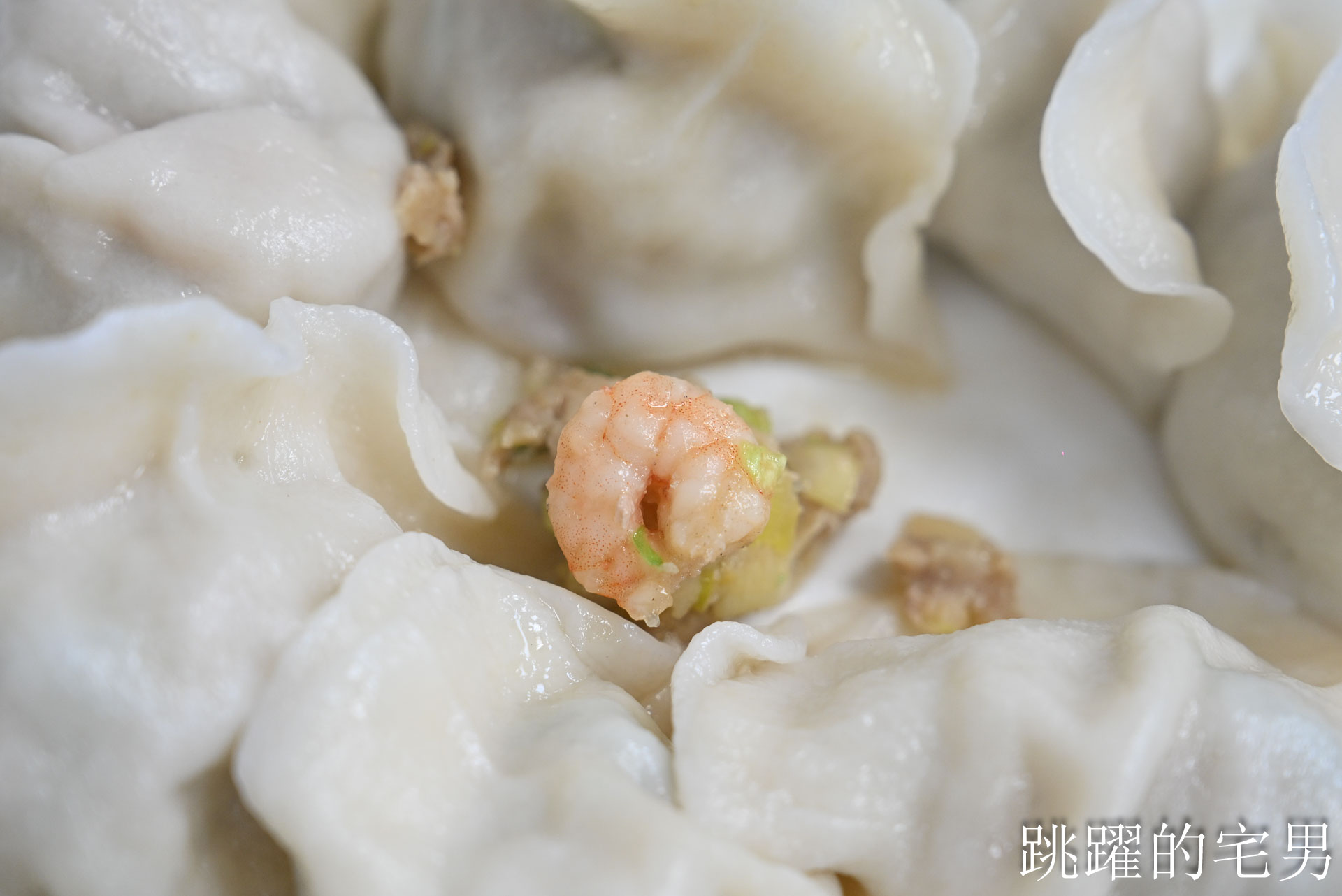 [松江南京美食]阿娥水餃-2026台北還有7元韭黃蝦仁水餃?! 排隊外帶生水餃人潮沒停過，10顆牛肉湯餃只要90元