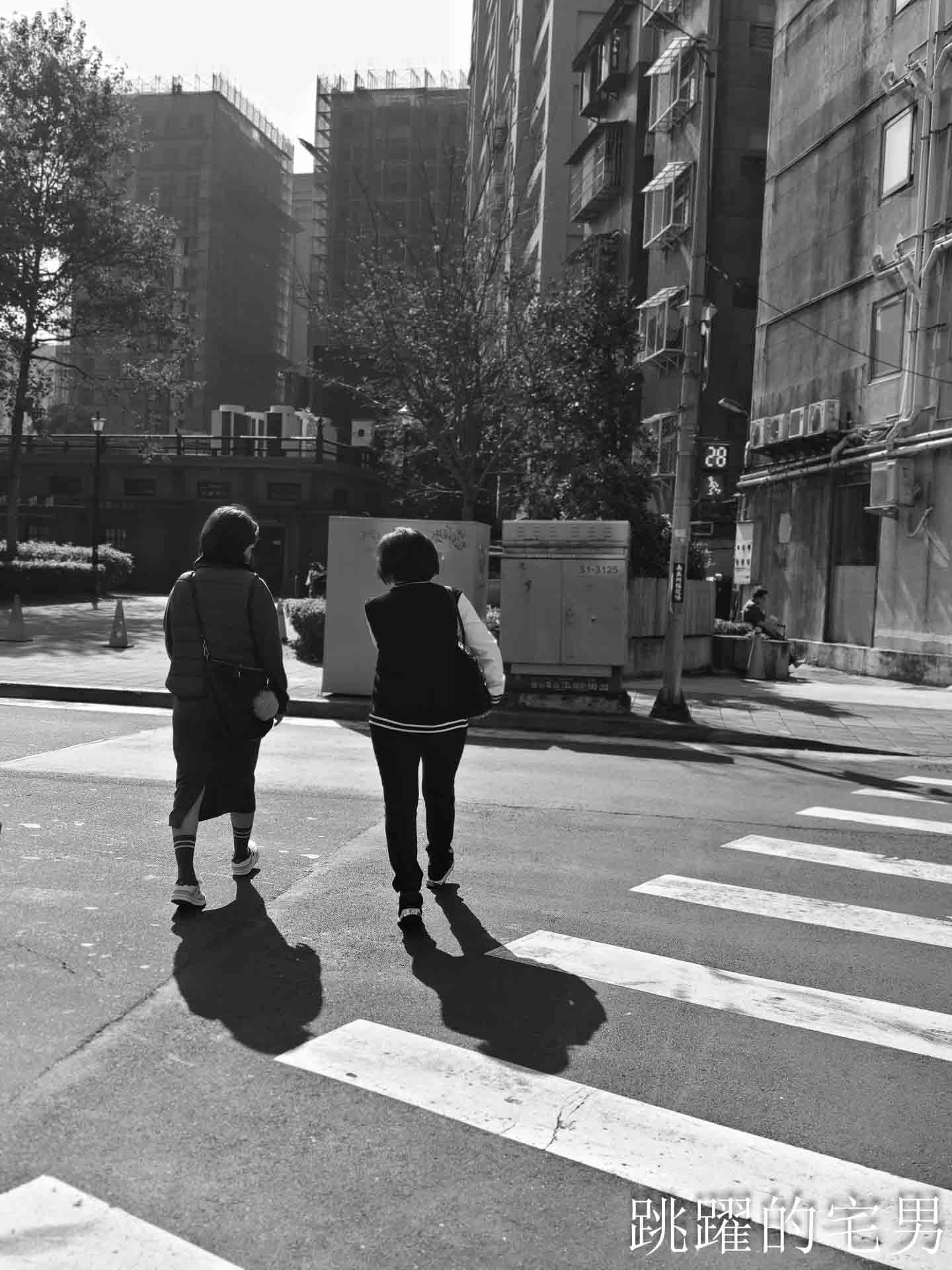 [西門町早餐推薦]富特士多早餐店-台北港式茶餐廳奶茶超級好喝，為了奶油脆朱變胖我願意