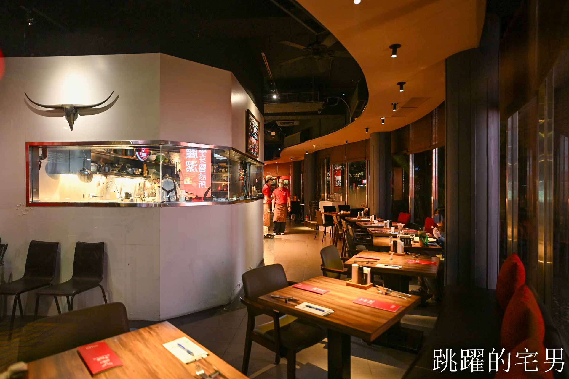 [信義區美食]亨利客原味炭烤牛排-近10年4.4 星高評價，不收服務費，壽星6折，推薦紐約客、A5和牛C/P值超高! 六張犁美食、台北碳烤牛排