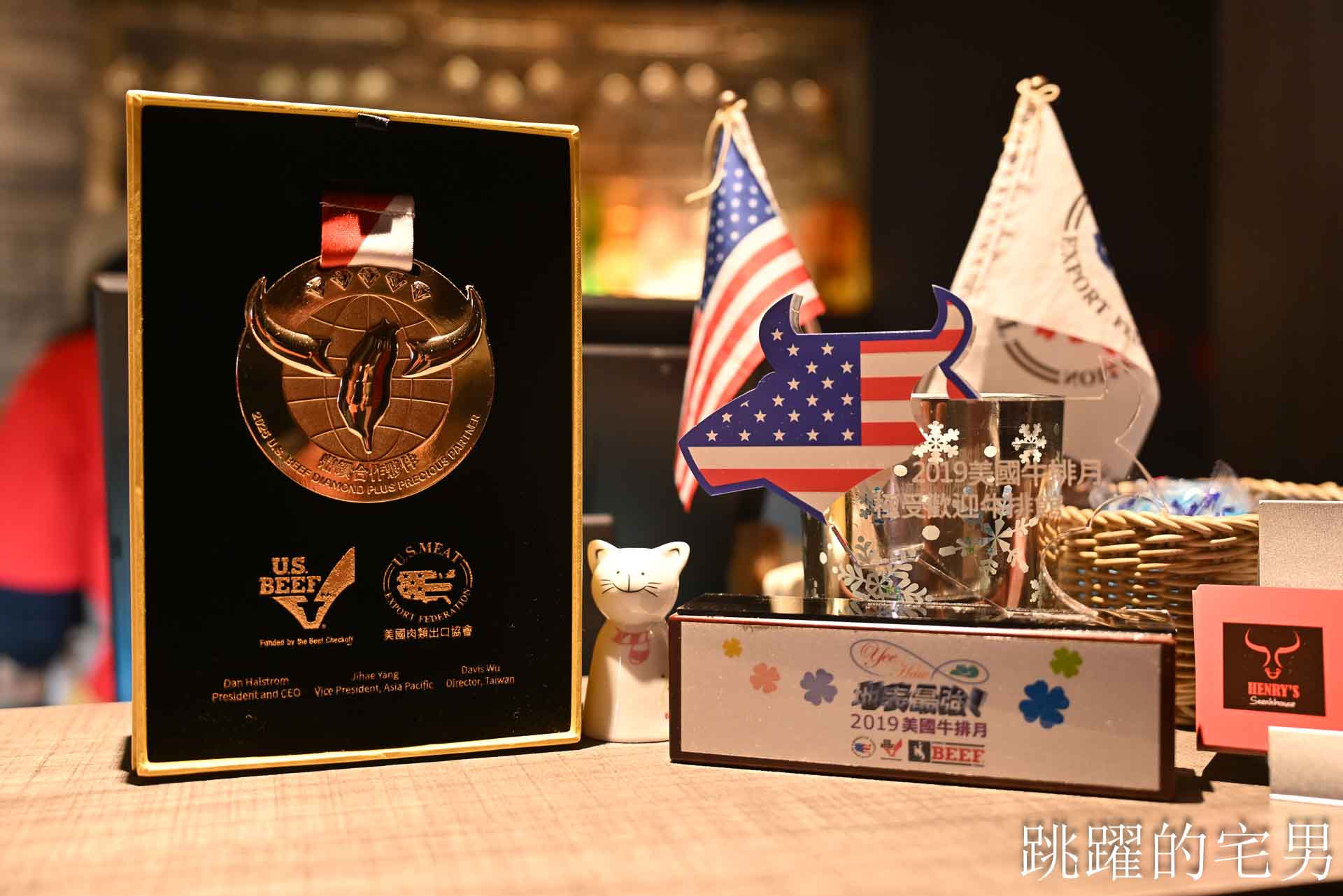 [信義區美食]亨利客原味炭烤牛排-近10年4.4 星高評價，不收服務費，壽星6折，推薦紐約客、A5和牛C/P值超高! 六張犁美食、台北碳烤牛排