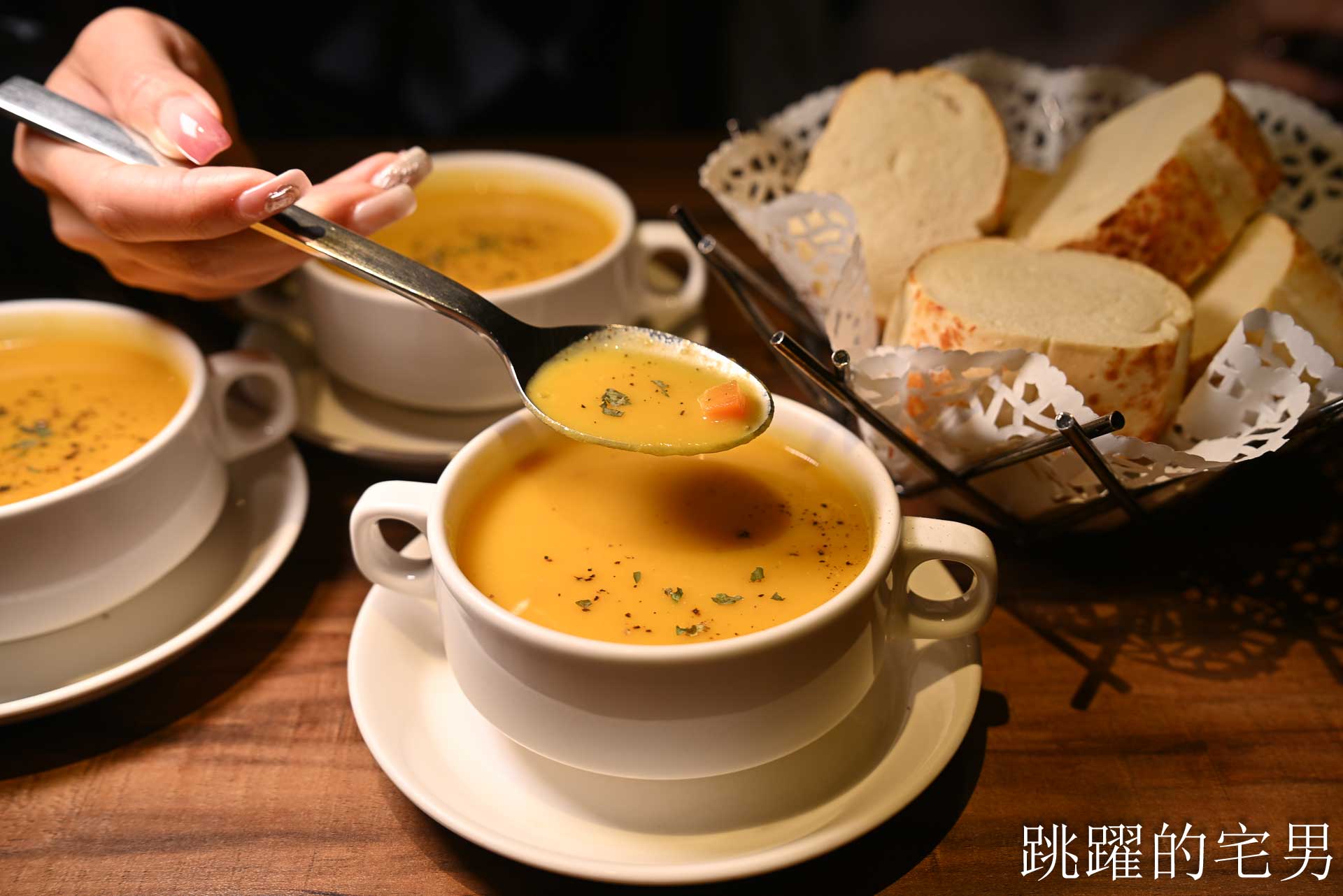 [信義區美食]亨利客原味炭烤牛排-近10年4.4 星高評價，不收服務費，壽星6折，推薦紐約客、A5和牛C/P值超高! 六張犁美食、台北碳烤牛排