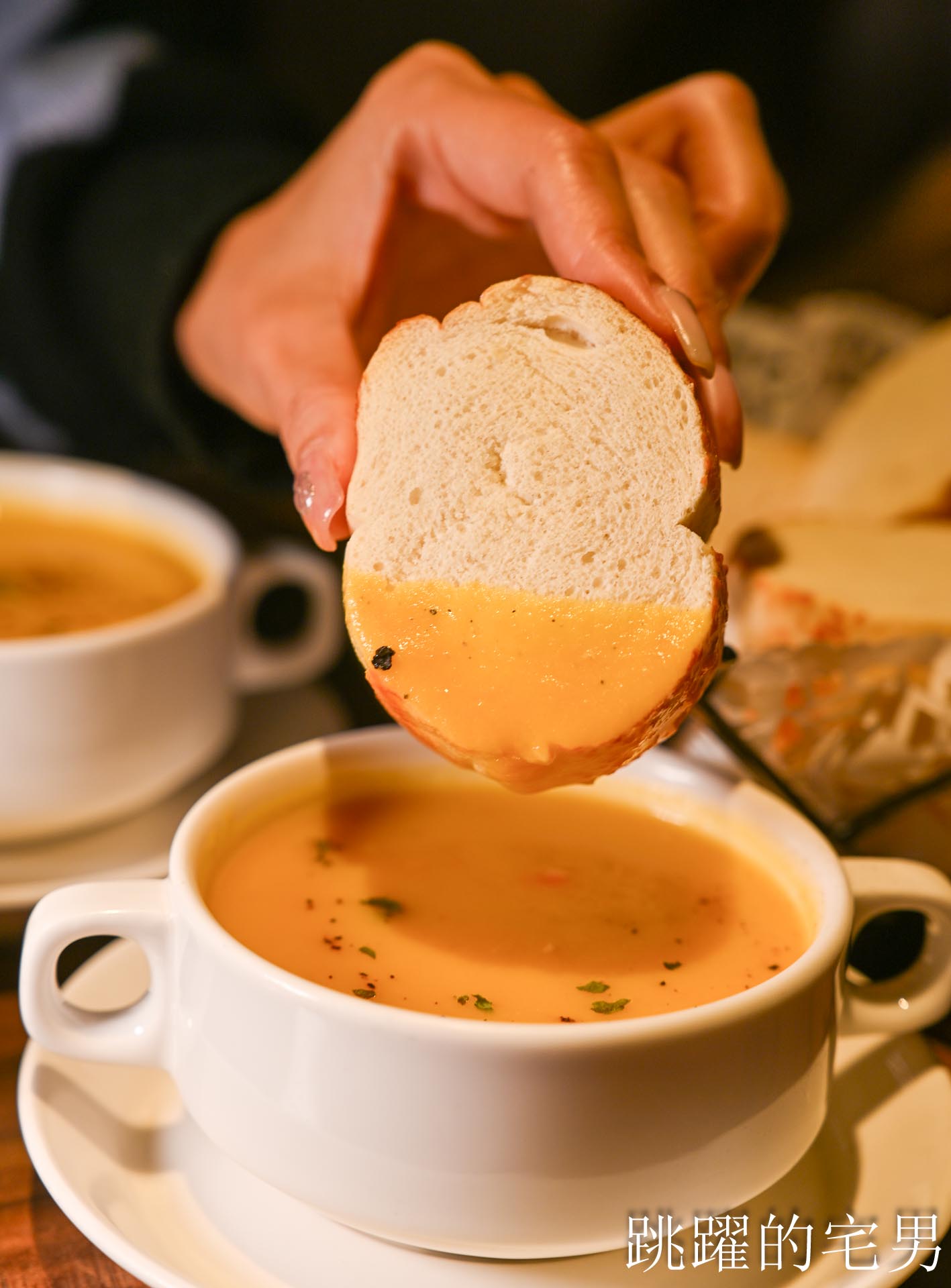 [信義區美食]亨利客原味炭烤牛排-近10年4.4 星高評價，不收服務費，壽星6折，推薦紐約客、A5和牛C/P值超高! 六張犁美食、台北碳烤牛排