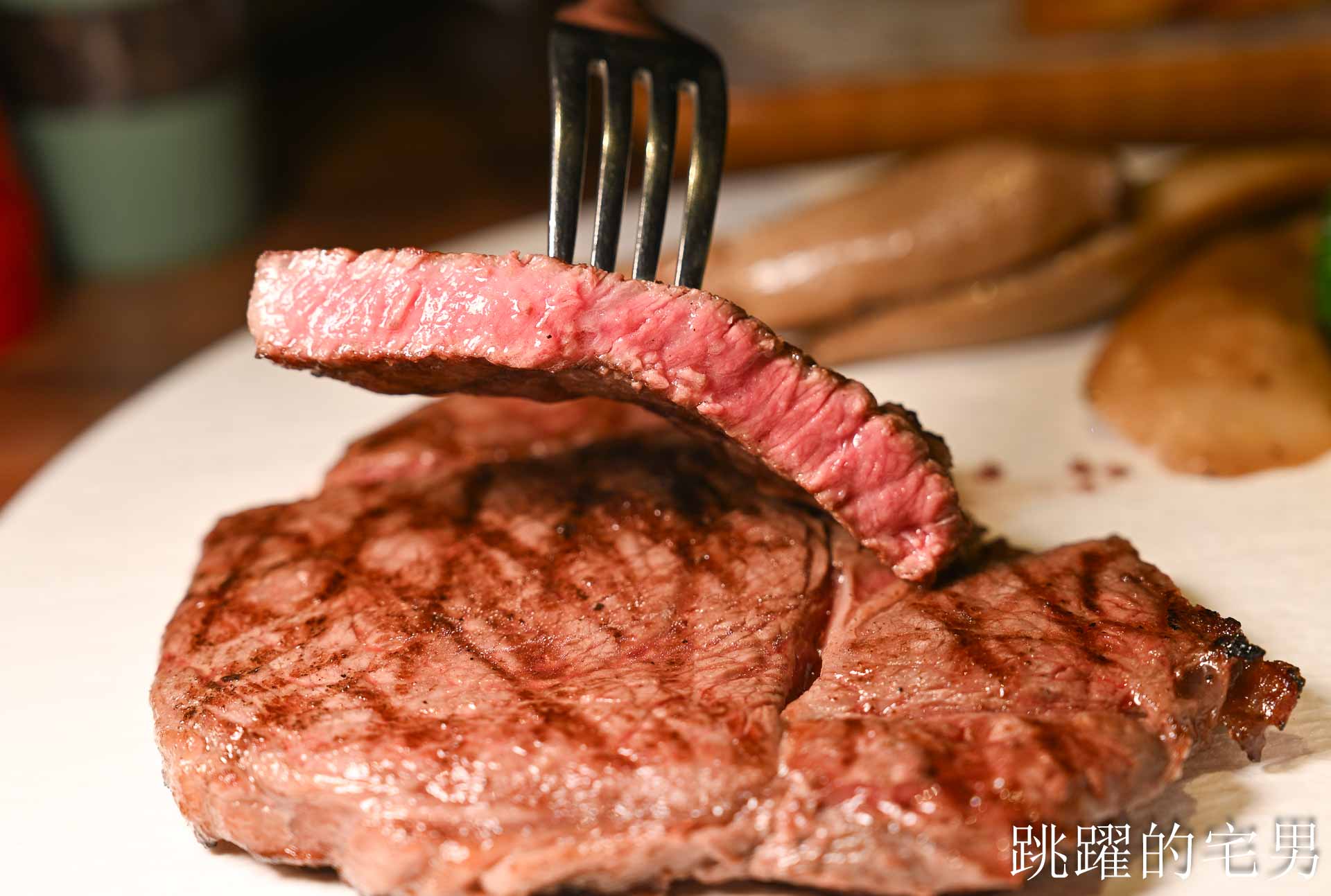 [信義區美食]亨利客原味炭烤牛排-近10年4.4 星高評價，不收服務費，壽星6折，推薦紐約客、A5和牛C/P值超高! 六張犁美食、台北碳烤牛排