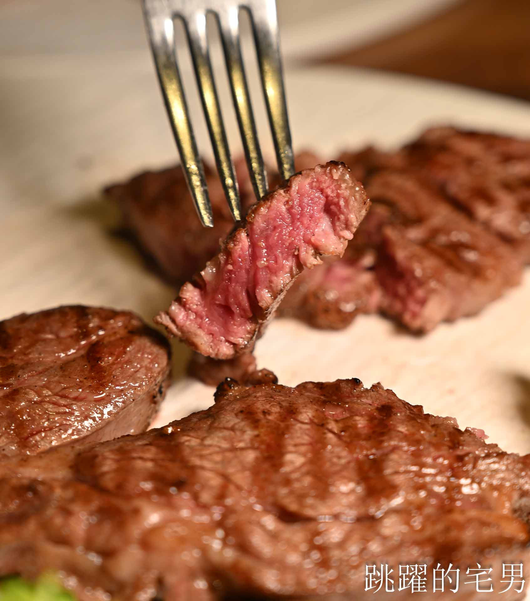 [信義區美食]亨利客原味炭烤牛排-近10年4.4 星高評價，不收服務費，壽星6折，推薦紐約客、A5和牛C/P值超高! 六張犁美食、台北碳烤牛排