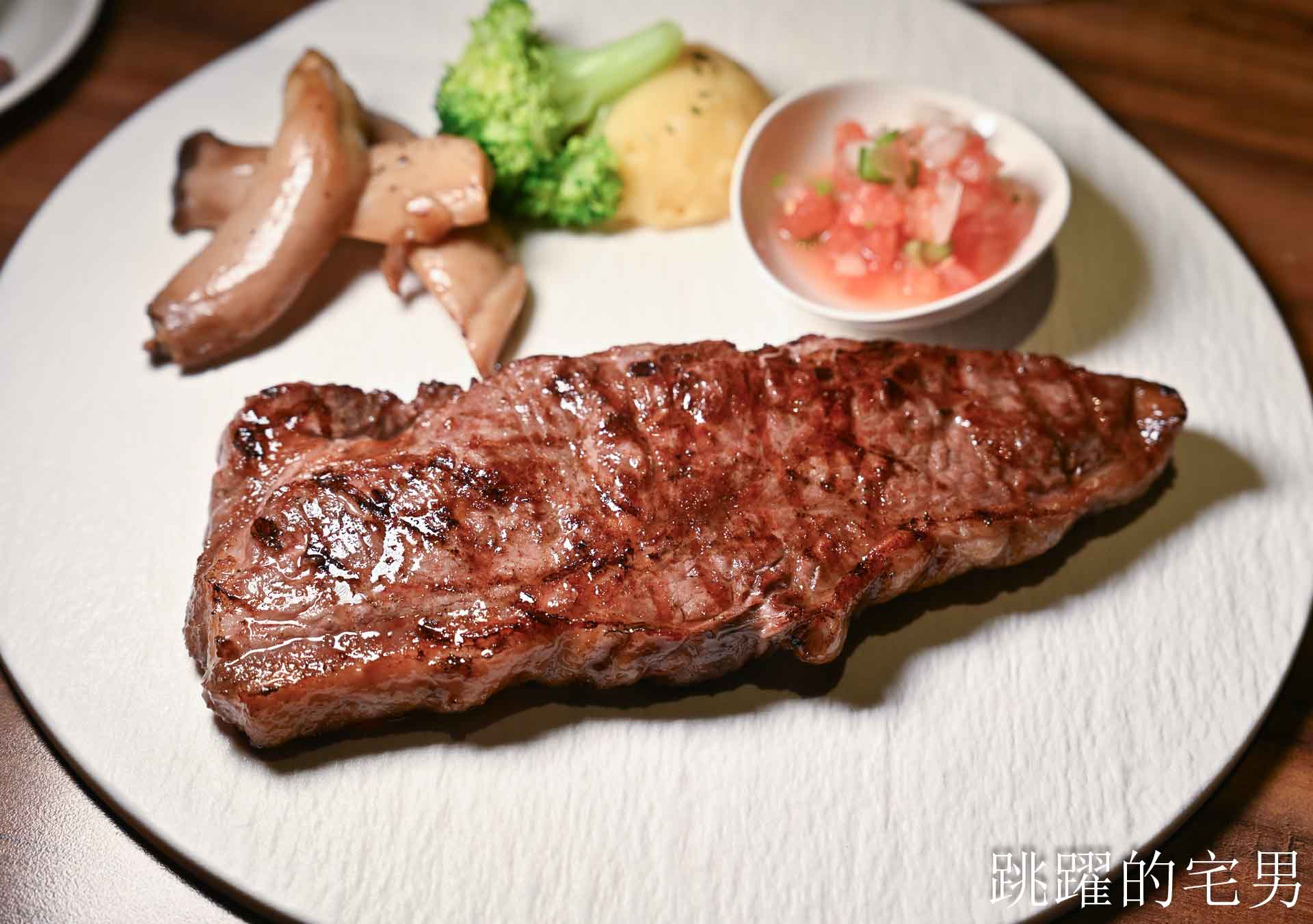 [信義區美食]亨利客原味炭烤牛排-近10年4.4 星高評價，不收服務費，壽星6折，推薦紐約客、A5和牛C/P值超高! 六張犁美食、台北碳烤牛排