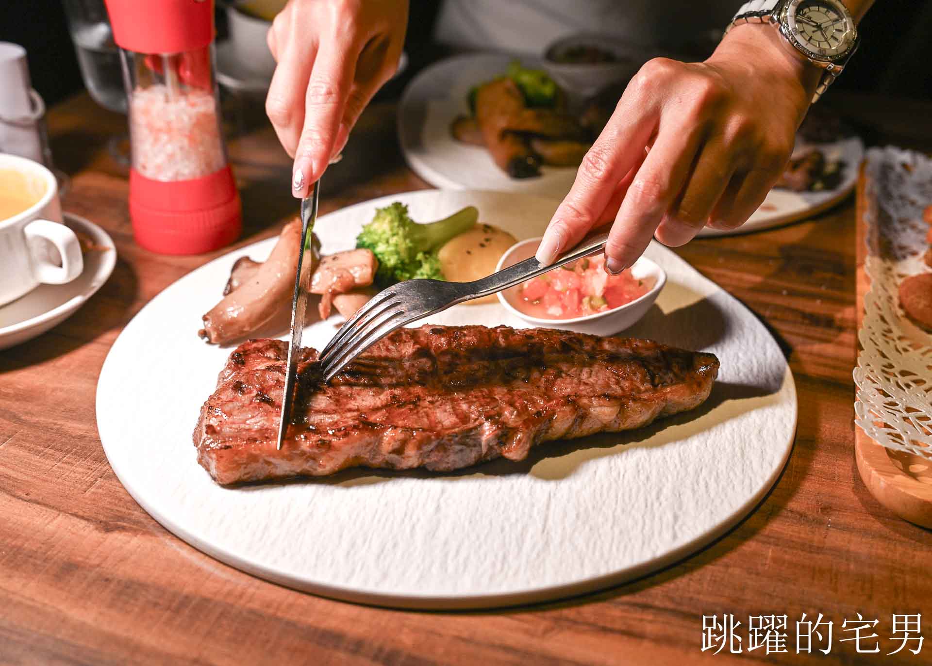 [信義區美食]亨利客原味炭烤牛排-近10年4.4 星高評價，不收服務費，壽星6折，推薦紐約客、A5和牛C/P值超高! 六張犁美食、台北碳烤牛排